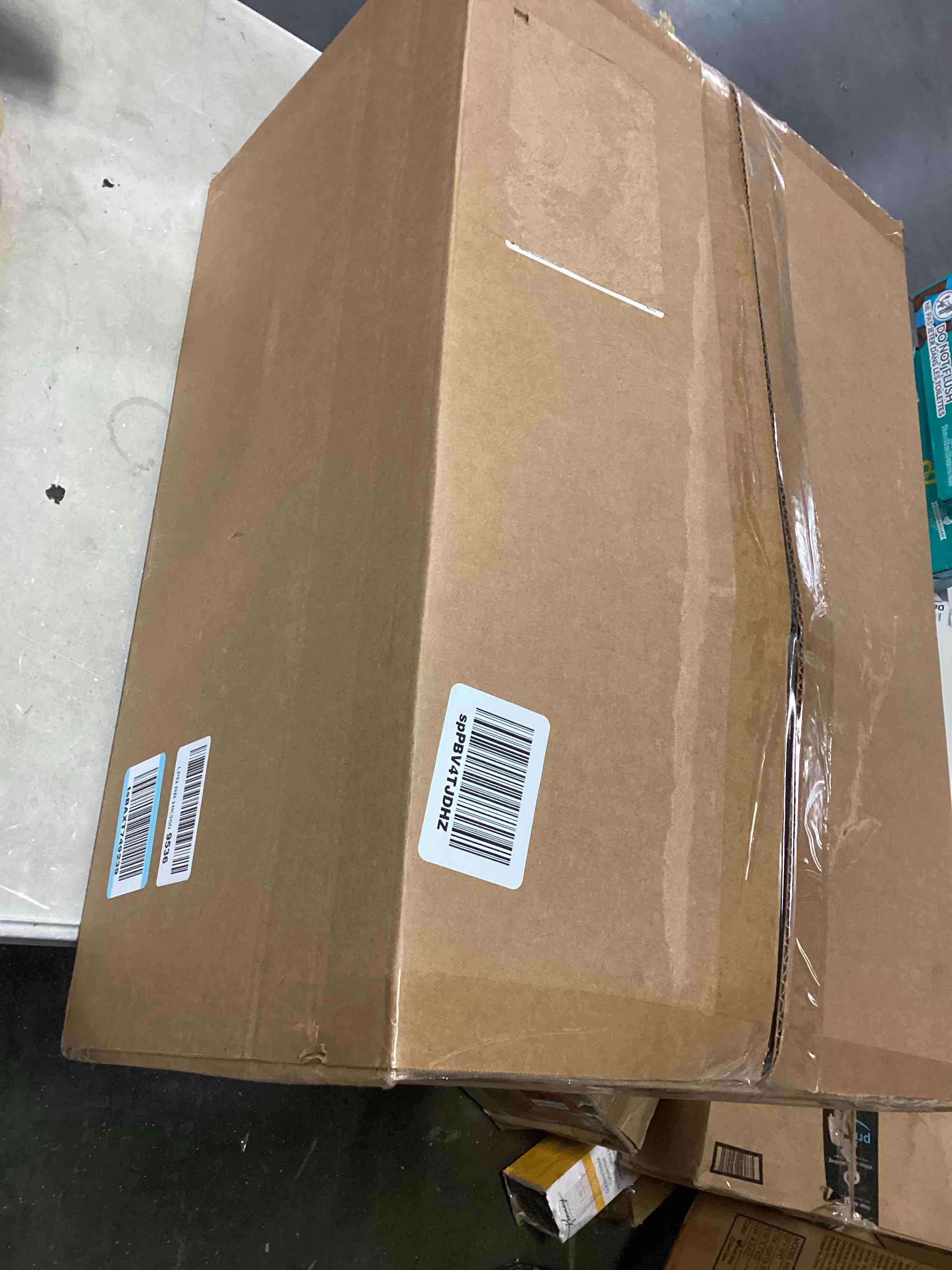 https://s3.amazonaws.com/lotting-images-prod/bidfta/RED4180616_1703269080160.jpeg