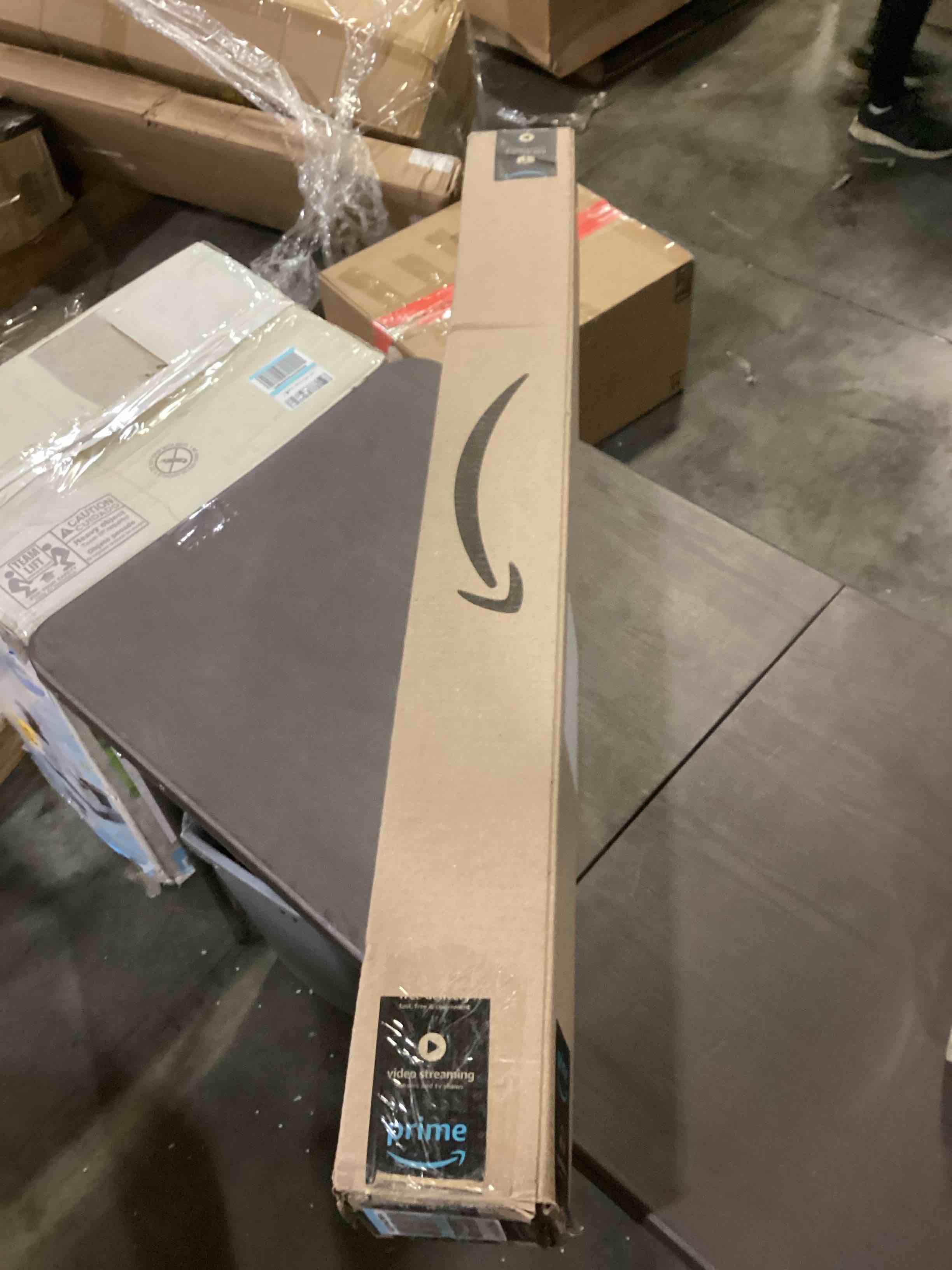 https://s3.amazonaws.com/lotting-images-prod/bidfta/RED4182812_1703600490542.jpeg