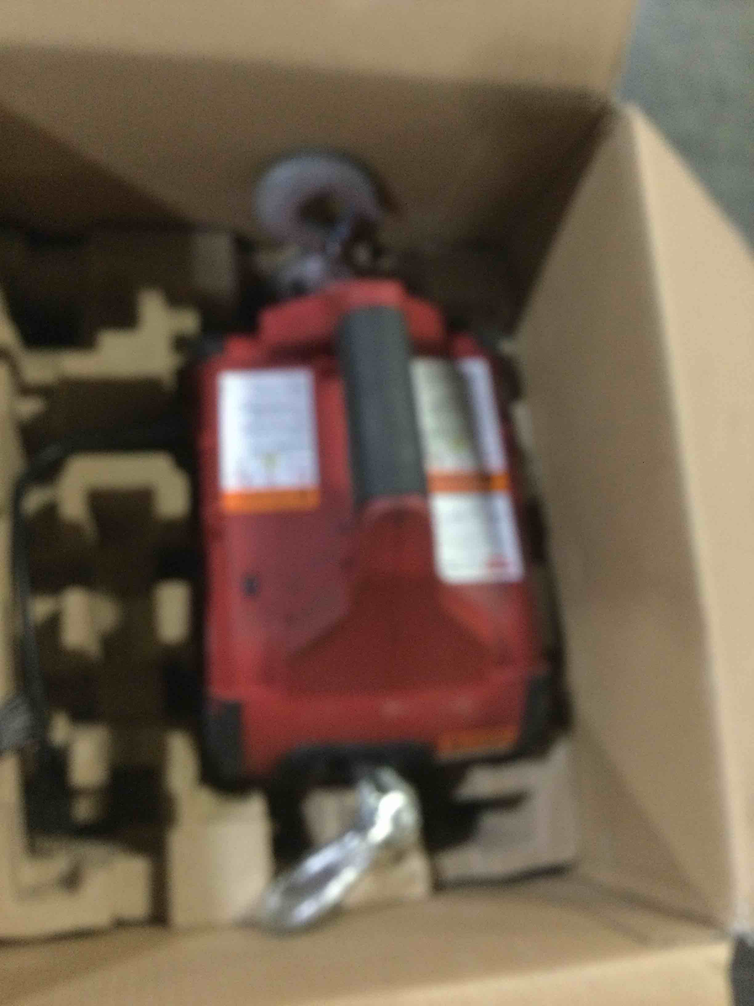 https://s3.amazonaws.com/lotting-images-prod/bidfta/RED4183105_1703867159106.jpeg