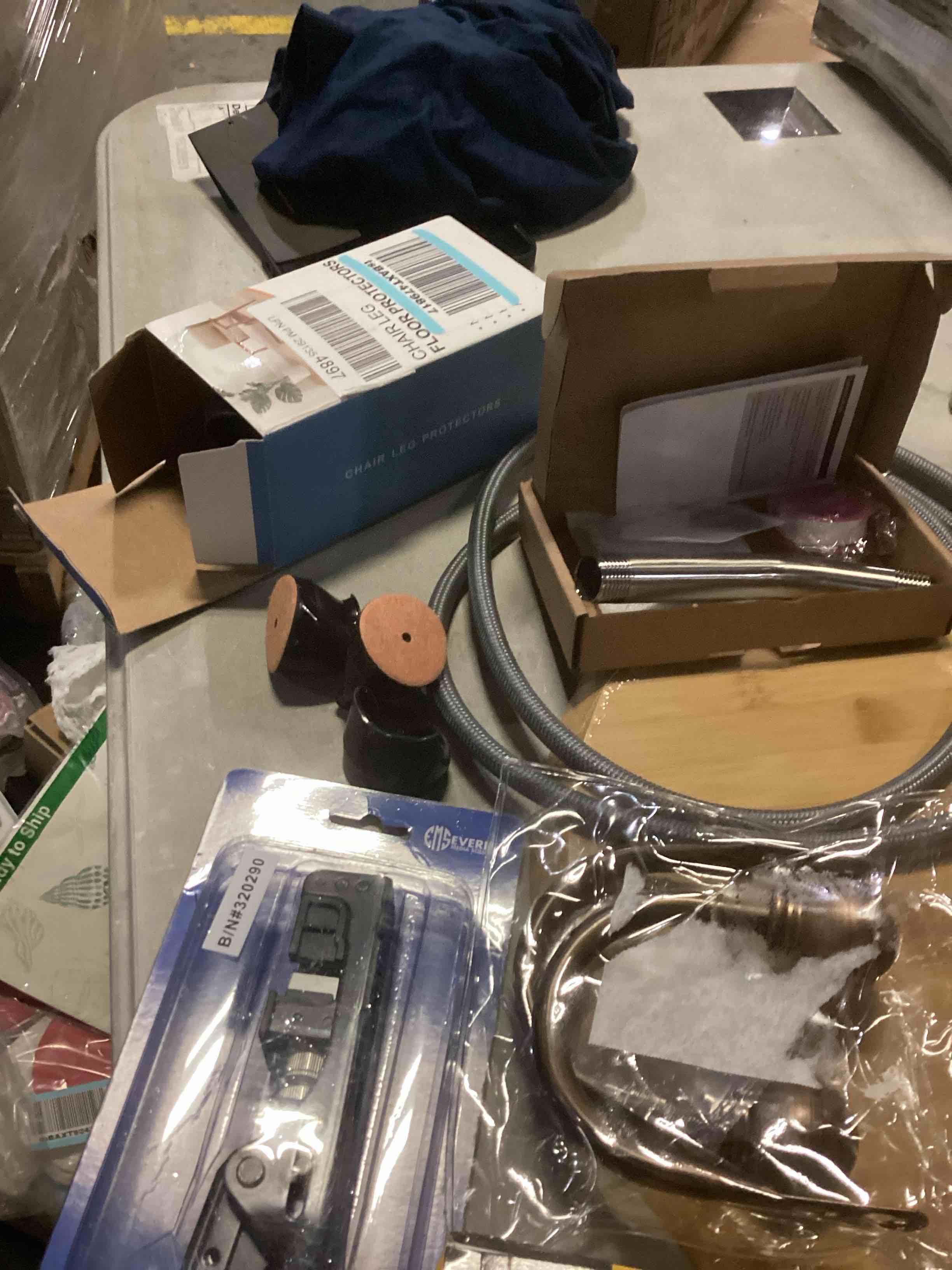 https://s3.amazonaws.com/lotting-images-prod/bidfta/RED4183360_1704396578576.jpeg