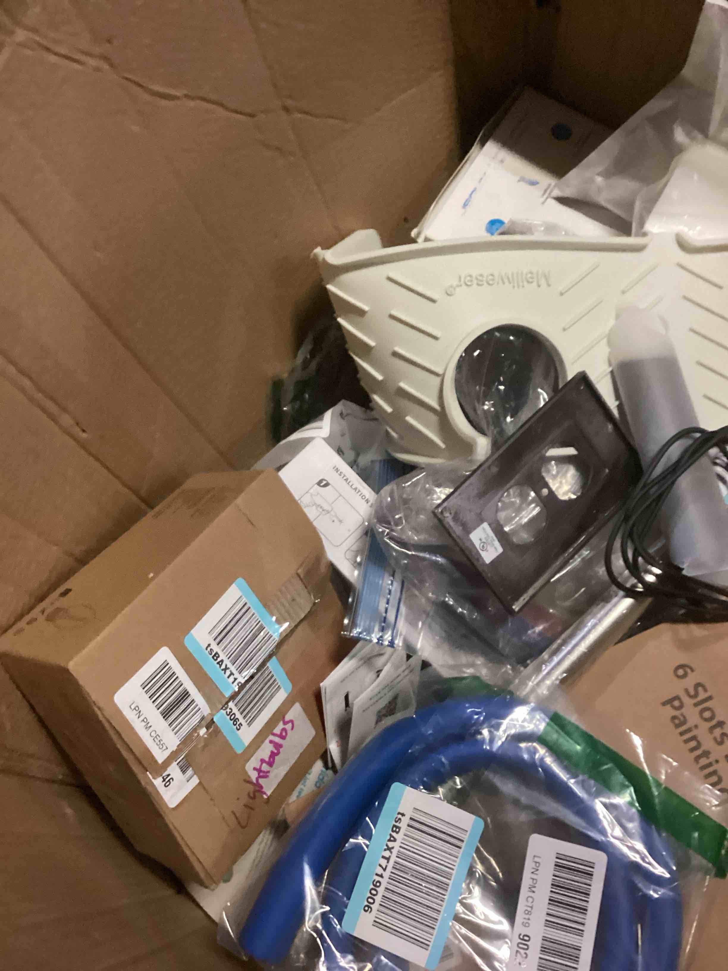 https://s3.amazonaws.com/lotting-images-prod/bidfta/RED4183364_1704398291259.jpeg