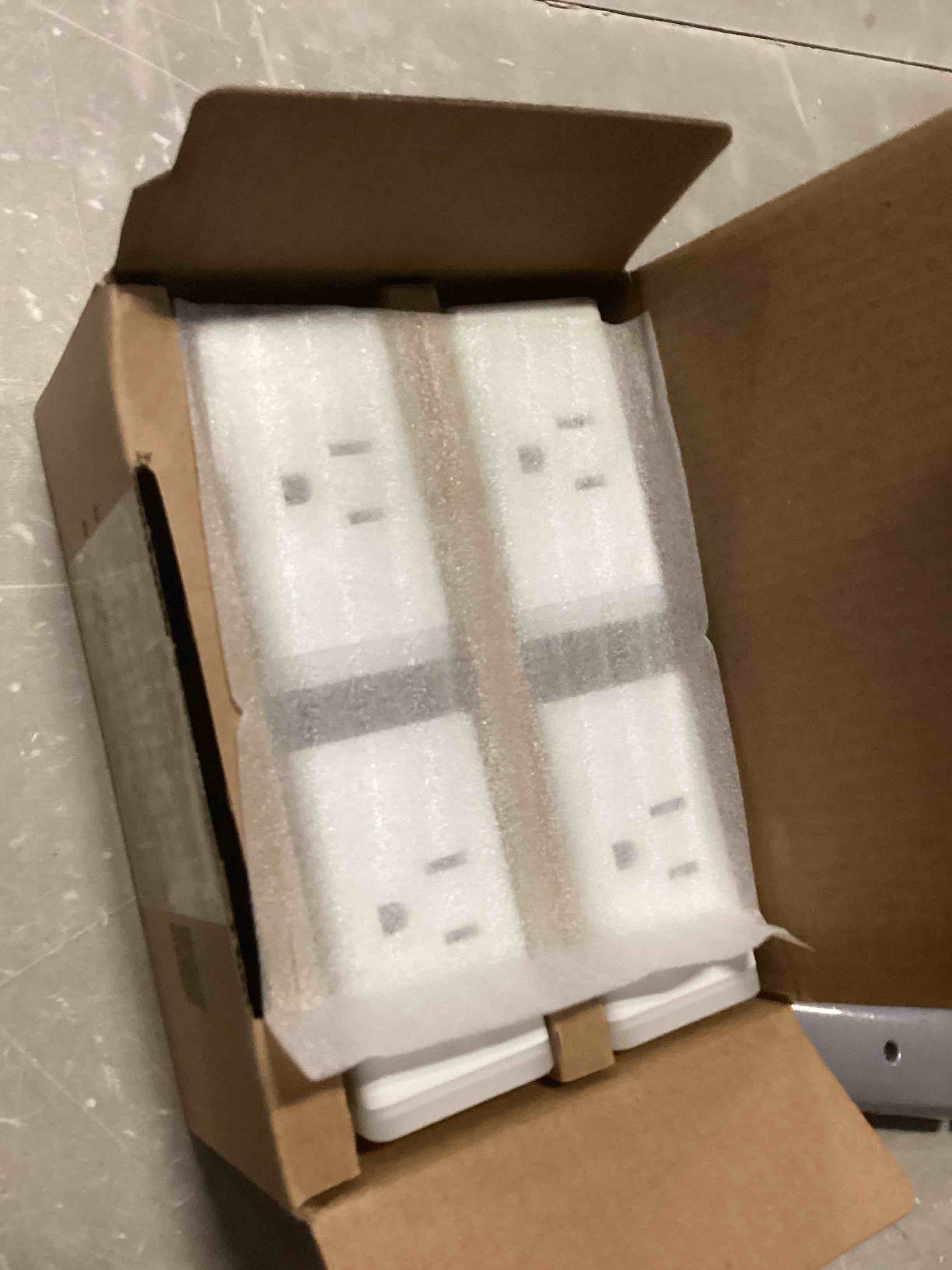 https://s3.amazonaws.com/lotting-images-prod/bidfta/RED4183373_1704399655723.jpeg