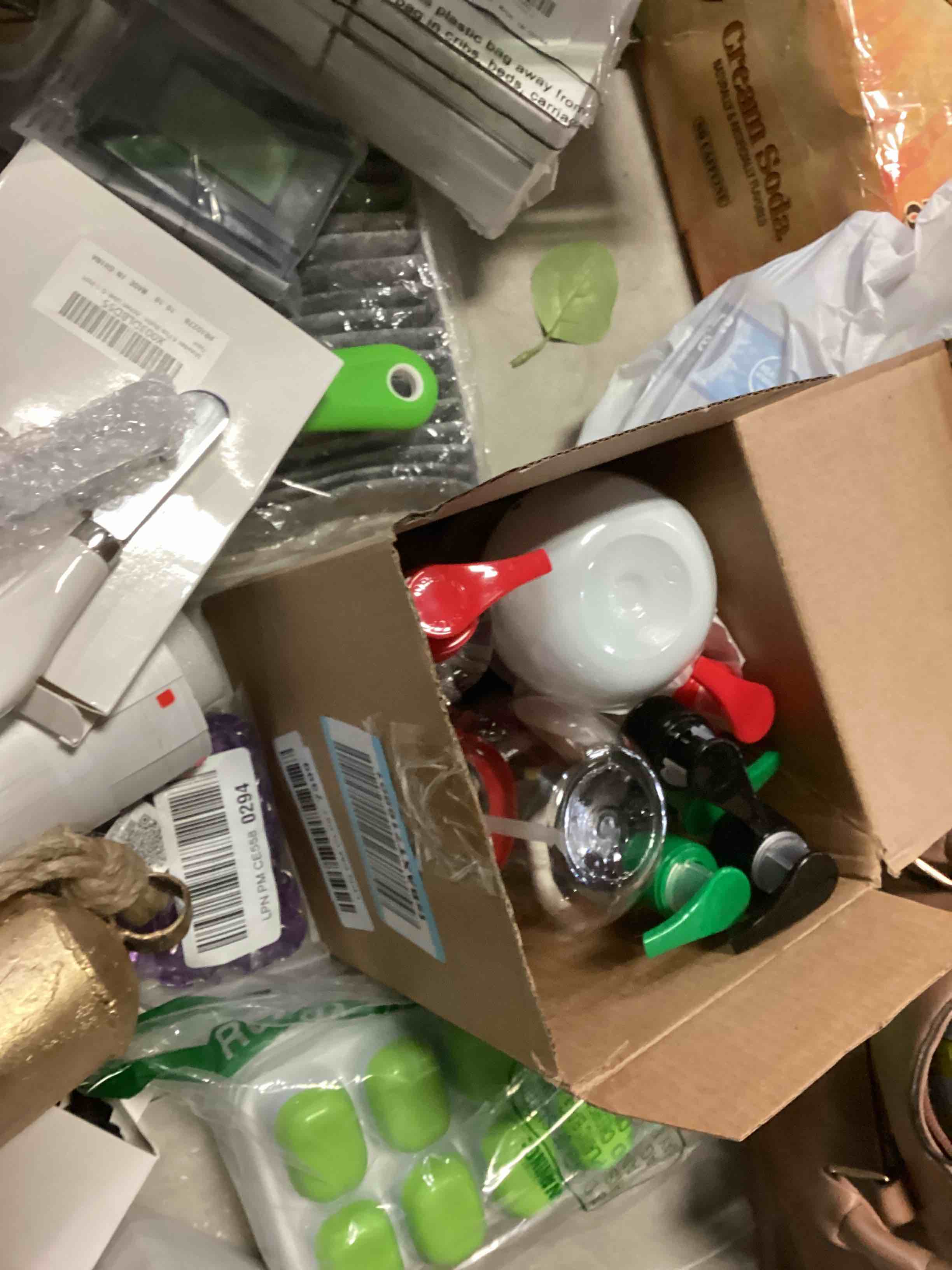 https://s3.amazonaws.com/lotting-images-prod/bidfta/RED4183649_1704556733345.jpeg