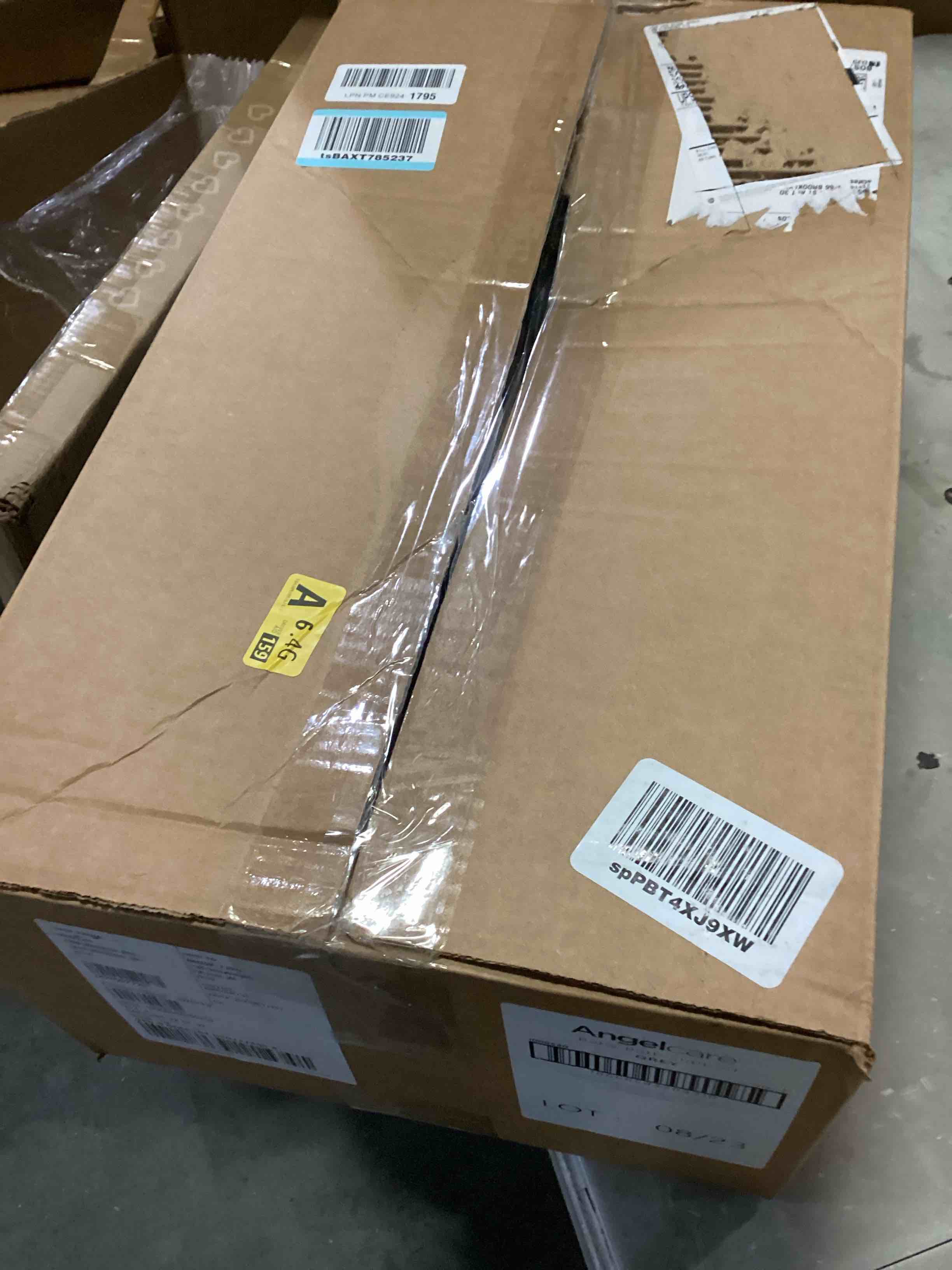 https://s3.amazonaws.com/lotting-images-prod/bidfta/RED4183902_1704802751731.jpeg
