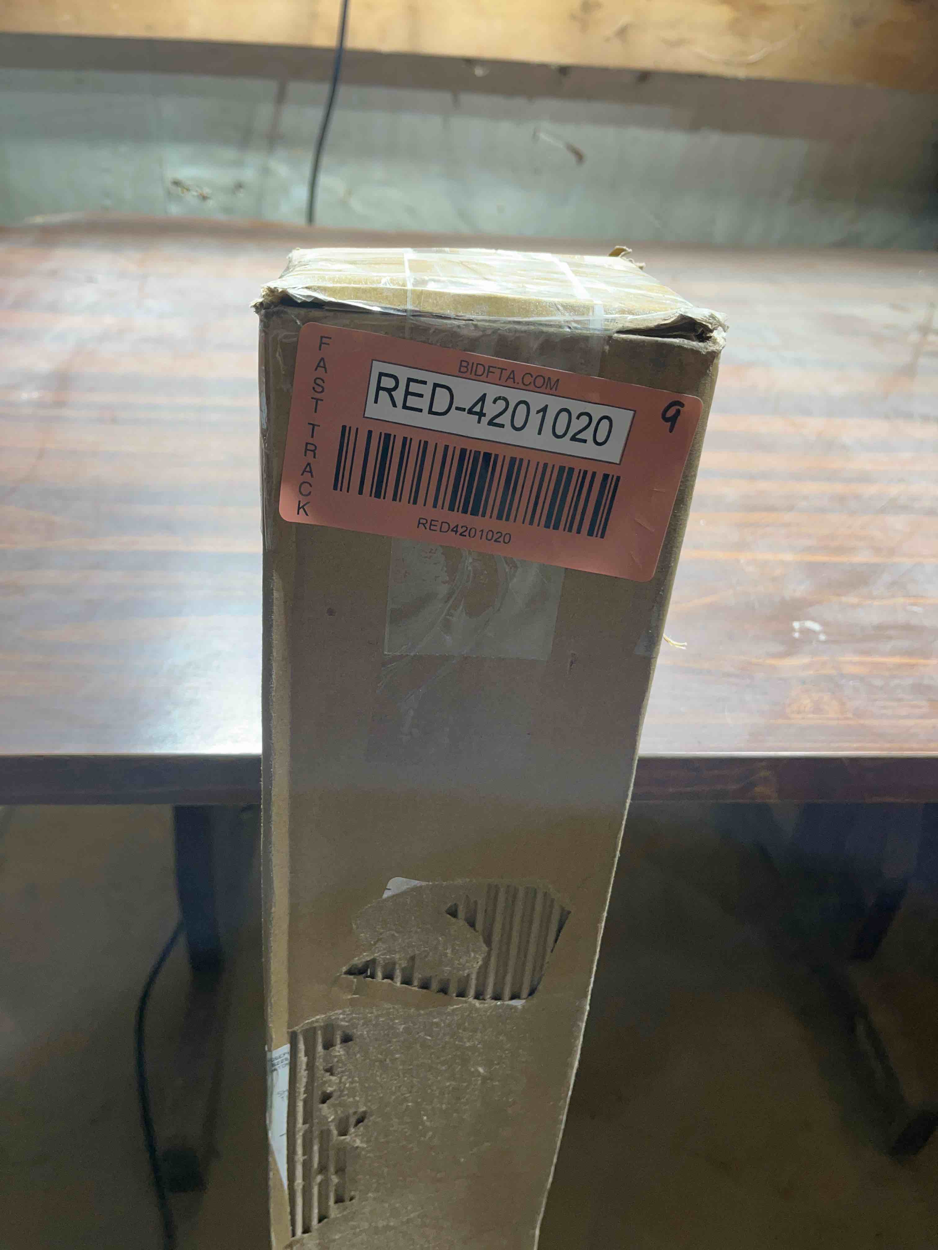 https://s3.amazonaws.com/lotting-images-prod/bidfta/RED4201020_1670710921133.jpeg