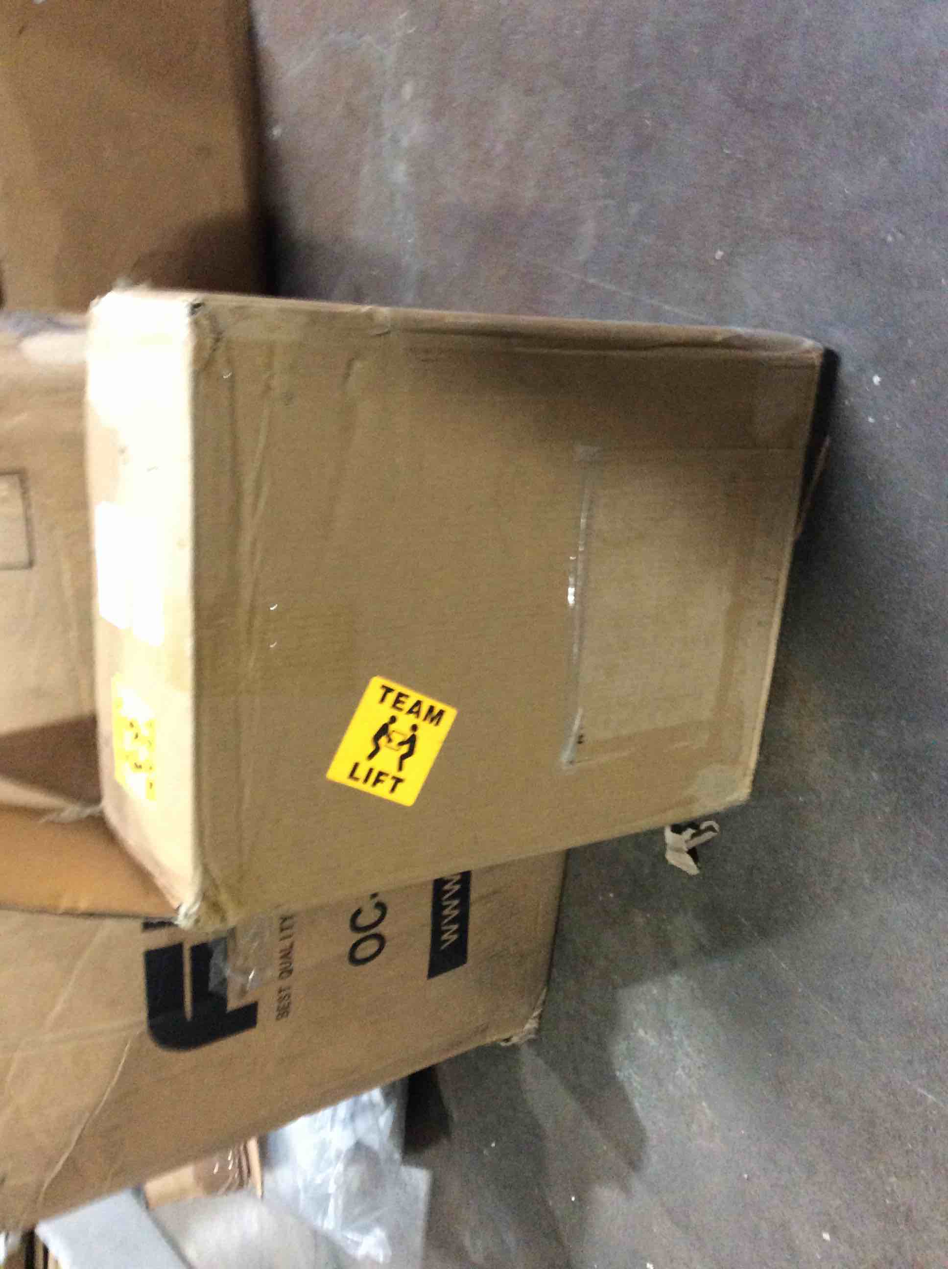 https://s3.amazonaws.com/lotting-images-prod/bidfta/RED4231265_1676401961384.jpeg