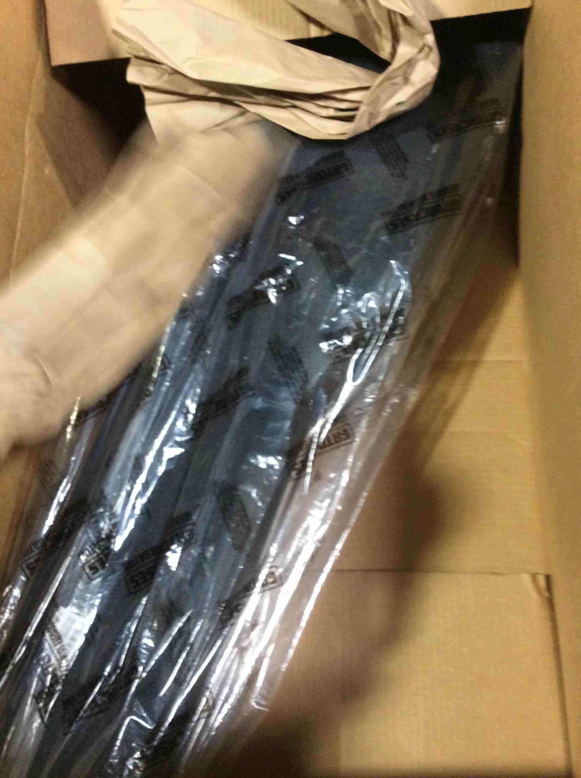 https://s3.amazonaws.com/lotting-images-prod/bidfta/RED4231272_1676401350356.jpeg