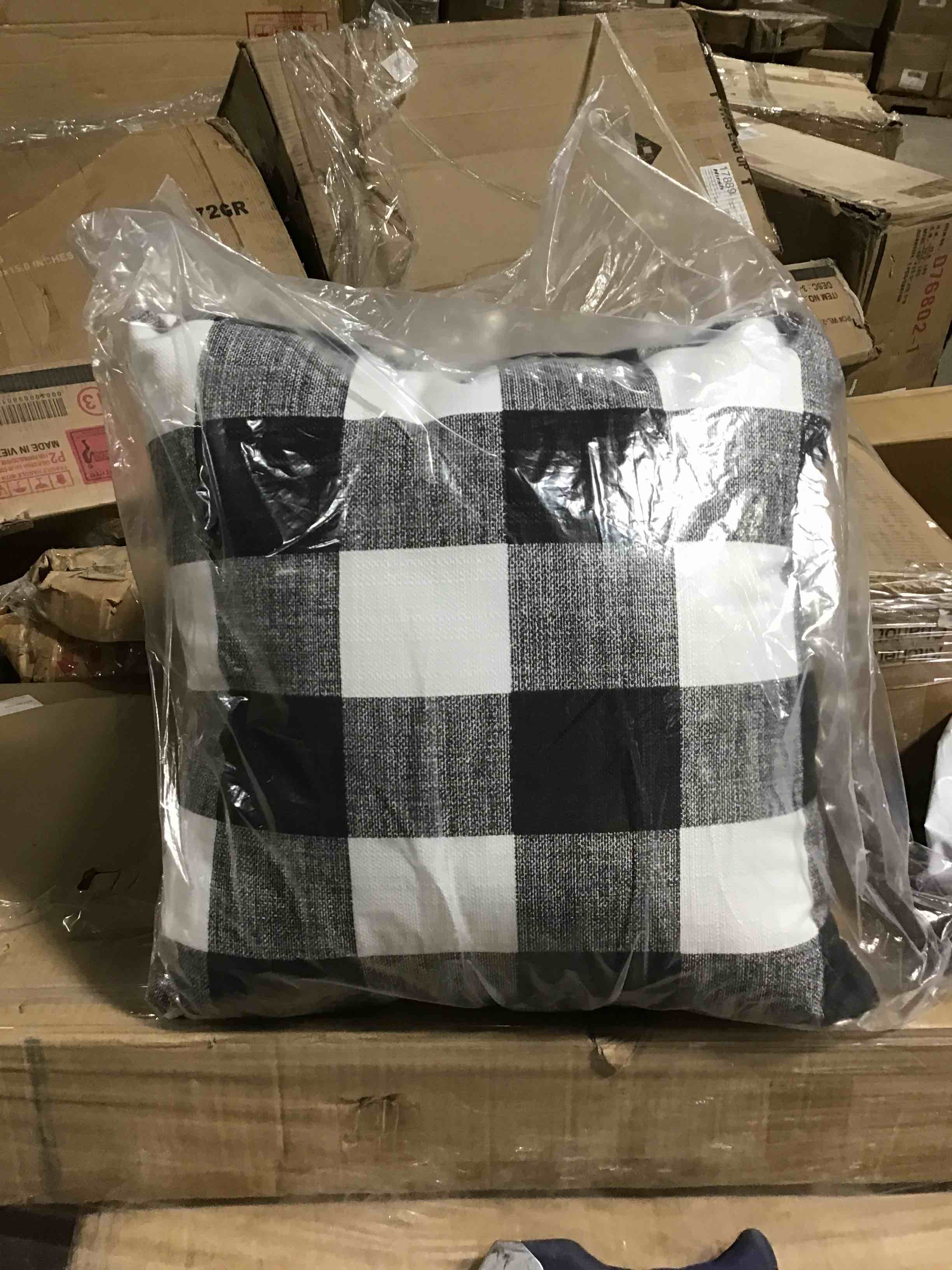 https://s3.amazonaws.com/lotting-images-prod/bidfta/RED4232518_1685650153669.jpeg