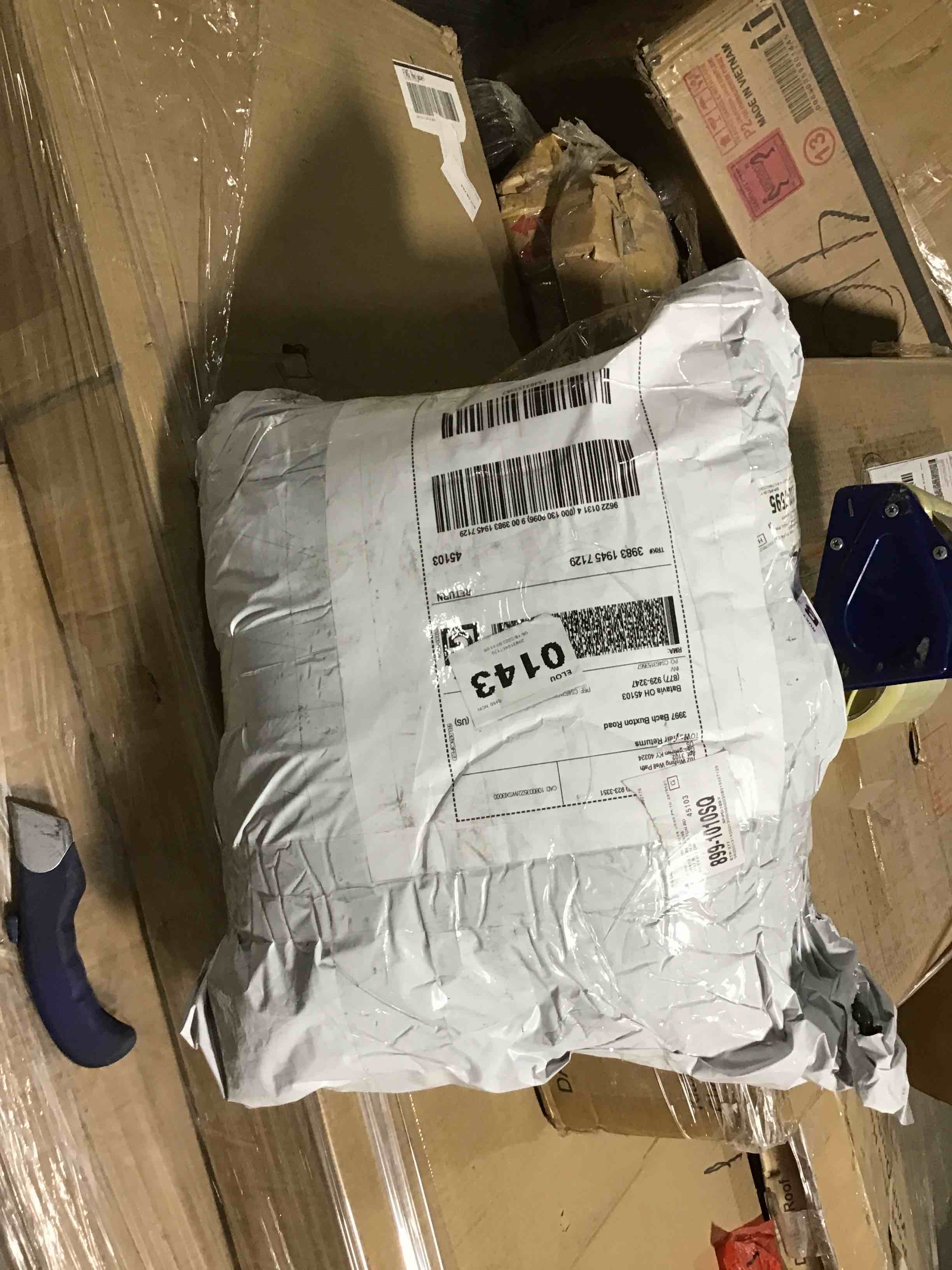 https://s3.amazonaws.com/lotting-images-prod/bidfta/RED4232518_1685650208086.jpeg