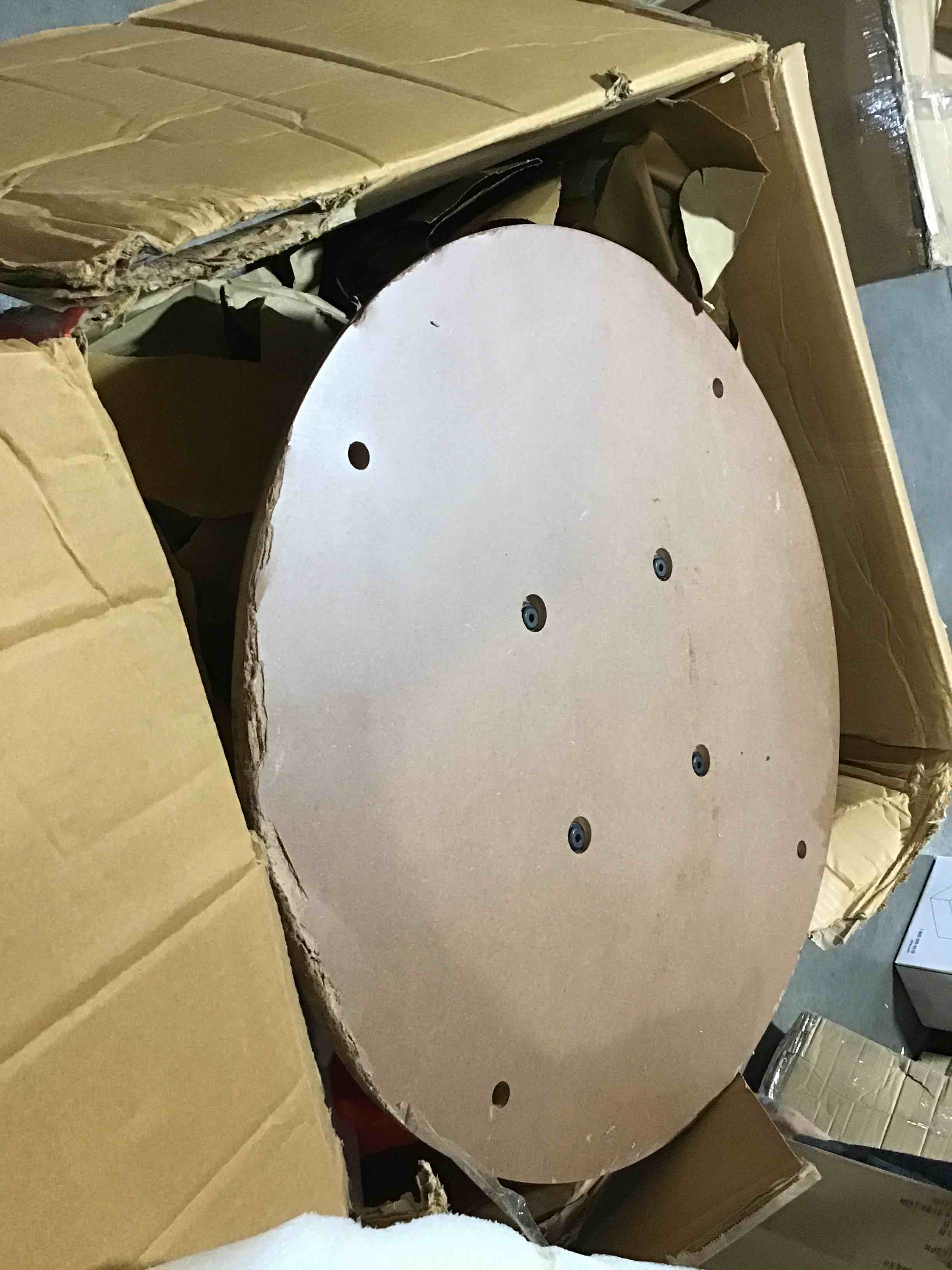 https://s3.amazonaws.com/lotting-images-prod/bidfta/RED4232575_1685980078863.jpeg