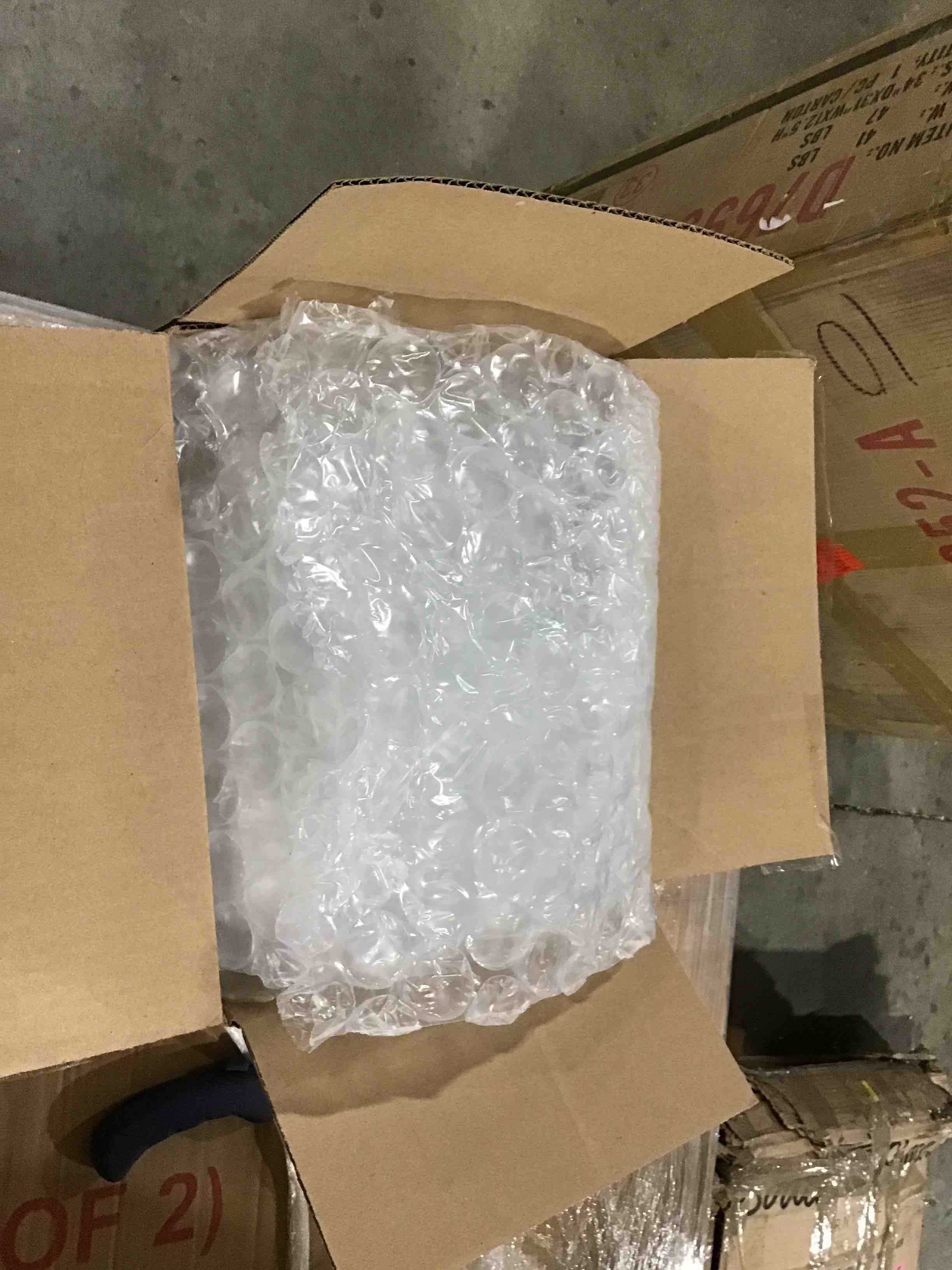 https://s3.amazonaws.com/lotting-images-prod/bidfta/RED4232621_1686071090756.jpeg