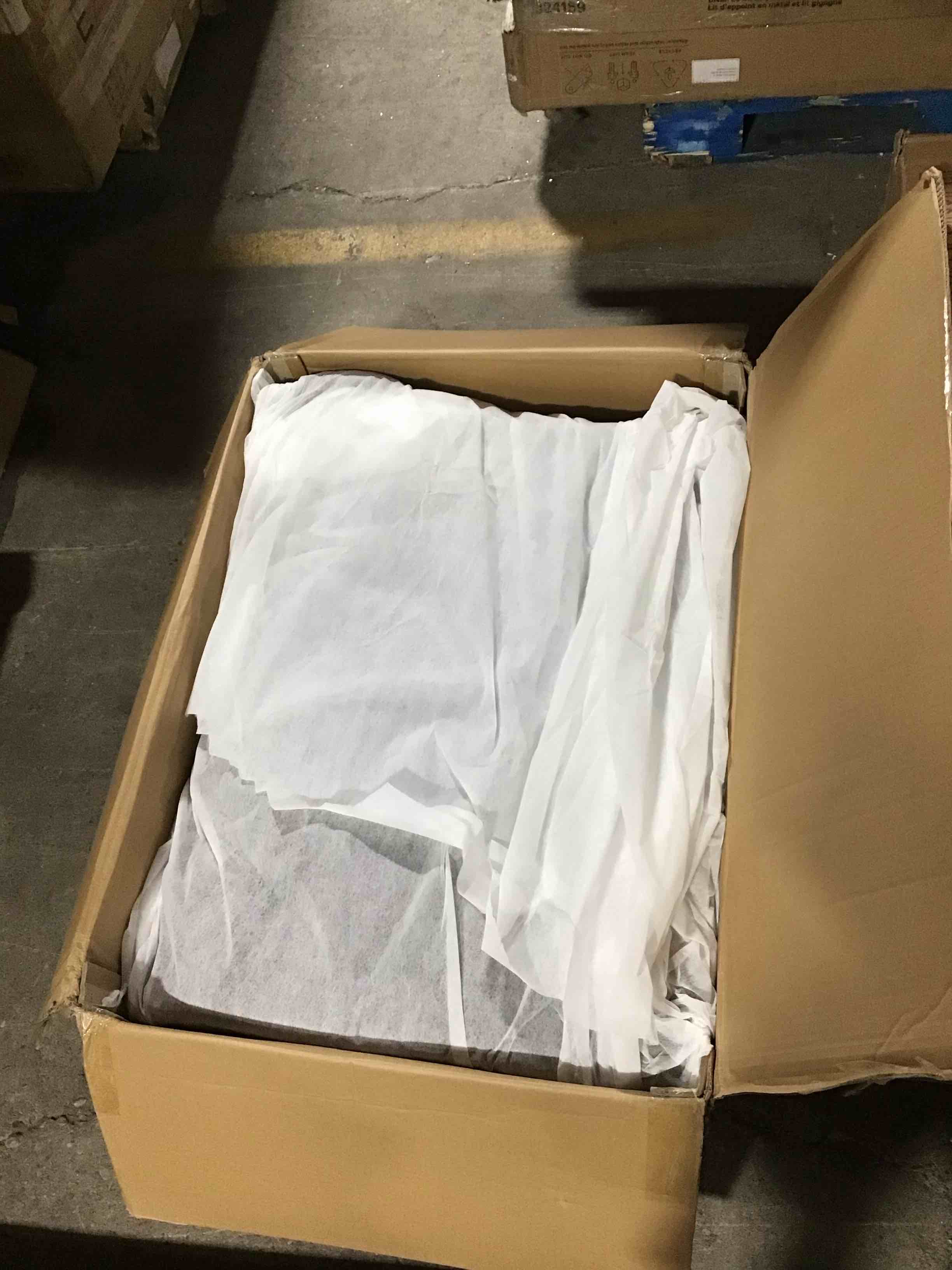 https://s3.amazonaws.com/lotting-images-prod/bidfta/RED4233239_1687954660358.jpeg
