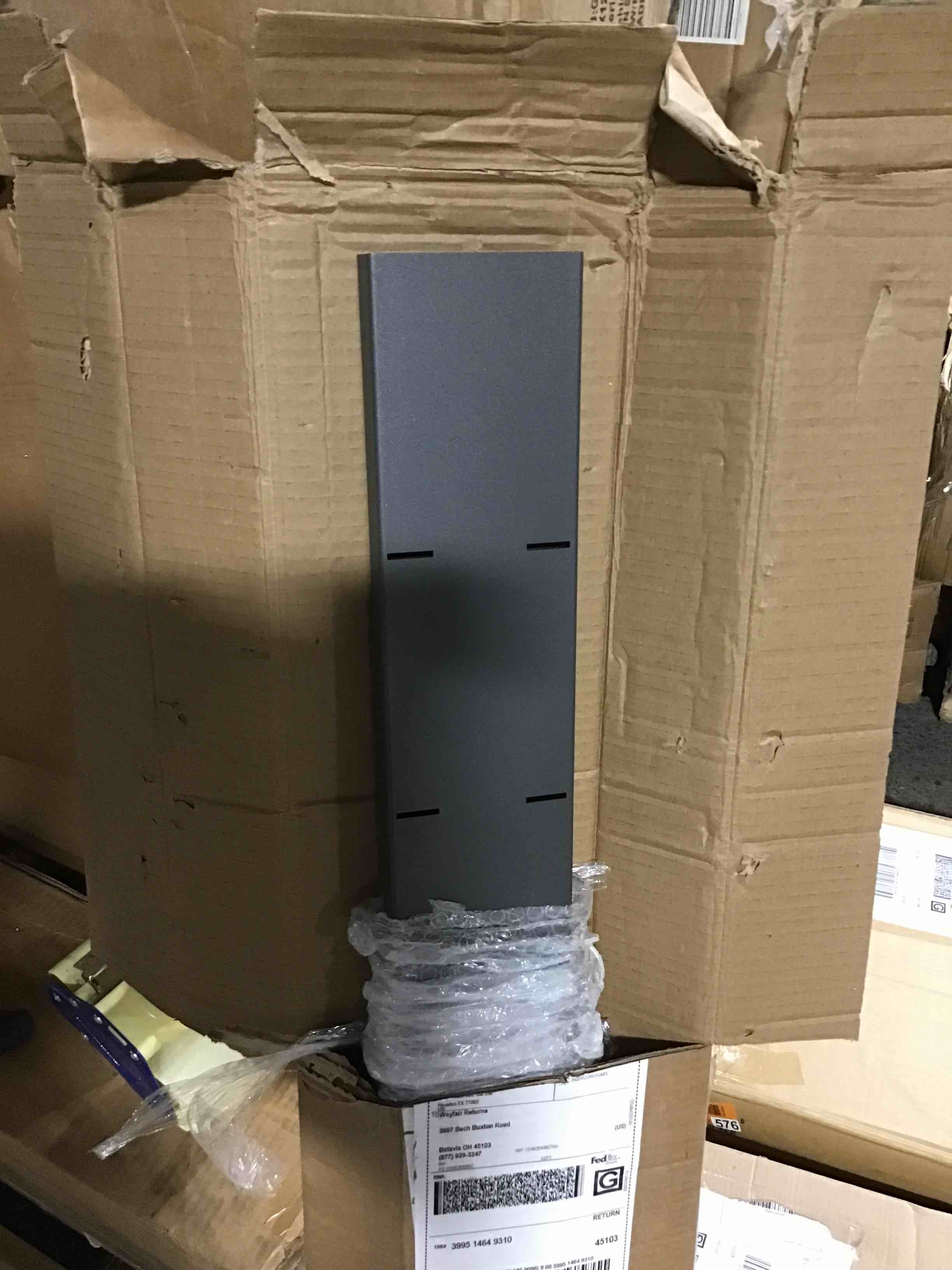 https://s3.amazonaws.com/lotting-images-prod/bidfta/RED4233263_1687966853372.jpeg