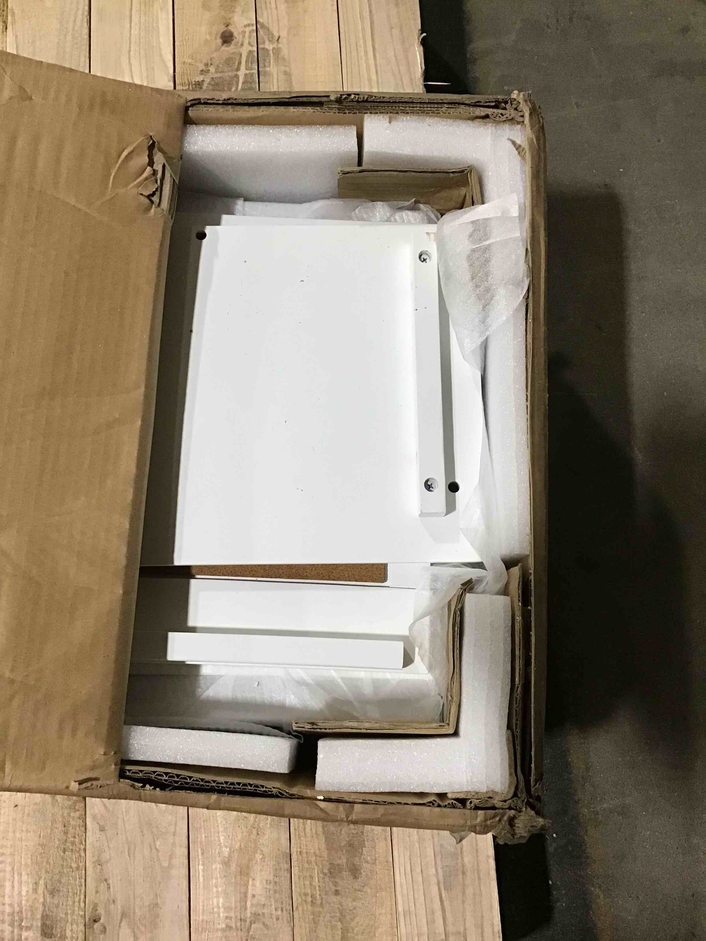 https://s3.amazonaws.com/lotting-images-prod/bidfta/RED4233998_1684345140219.jpeg