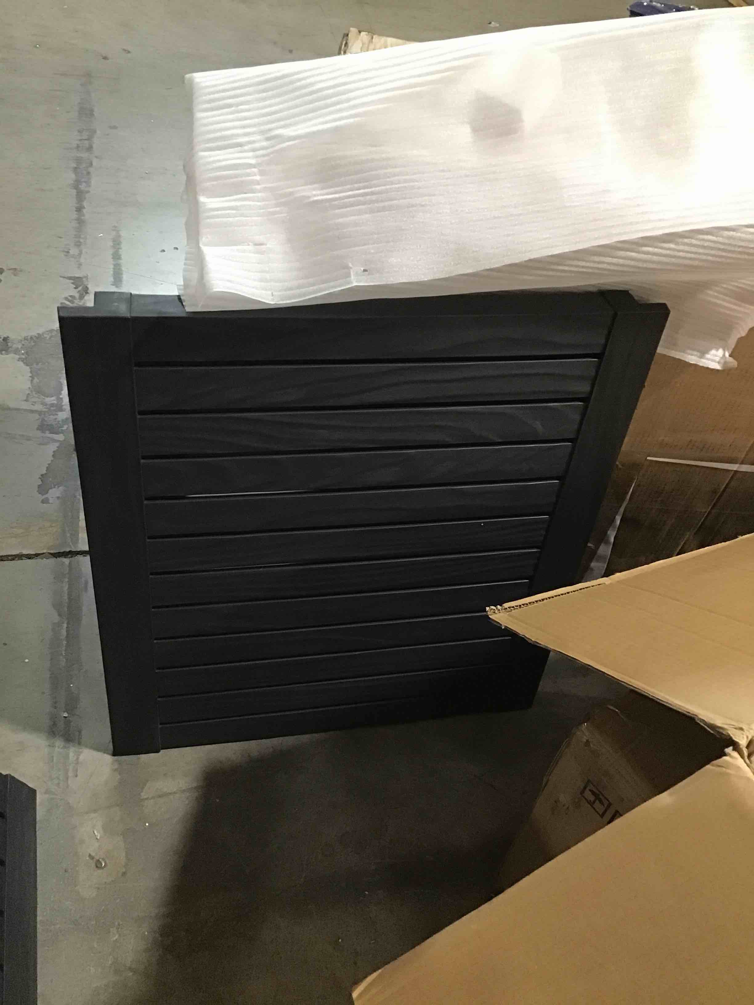 https://s3.amazonaws.com/lotting-images-prod/bidfta/RED4235659_1685127301266.jpeg