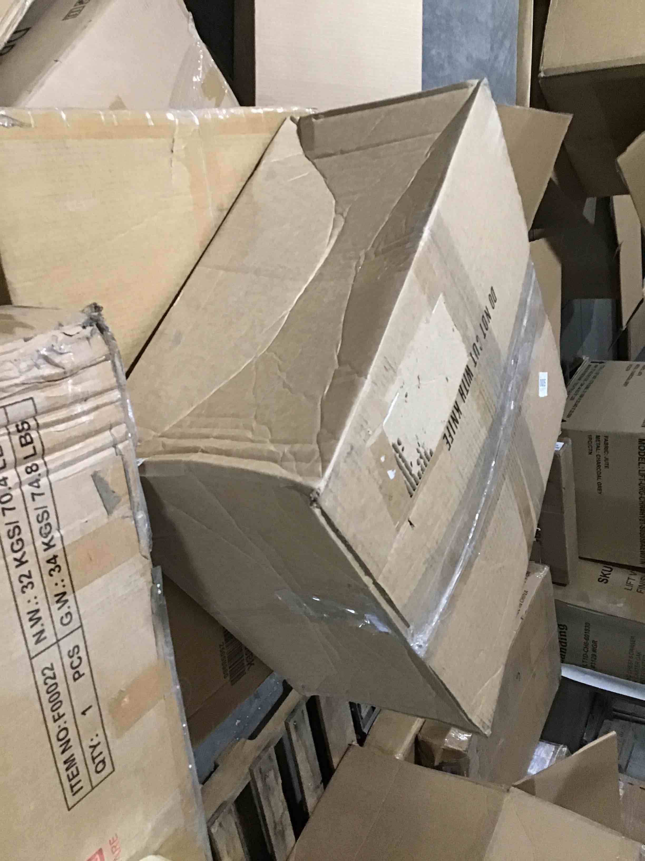 https://s3.amazonaws.com/lotting-images-prod/bidfta/RED4235660_1685128376756.jpeg