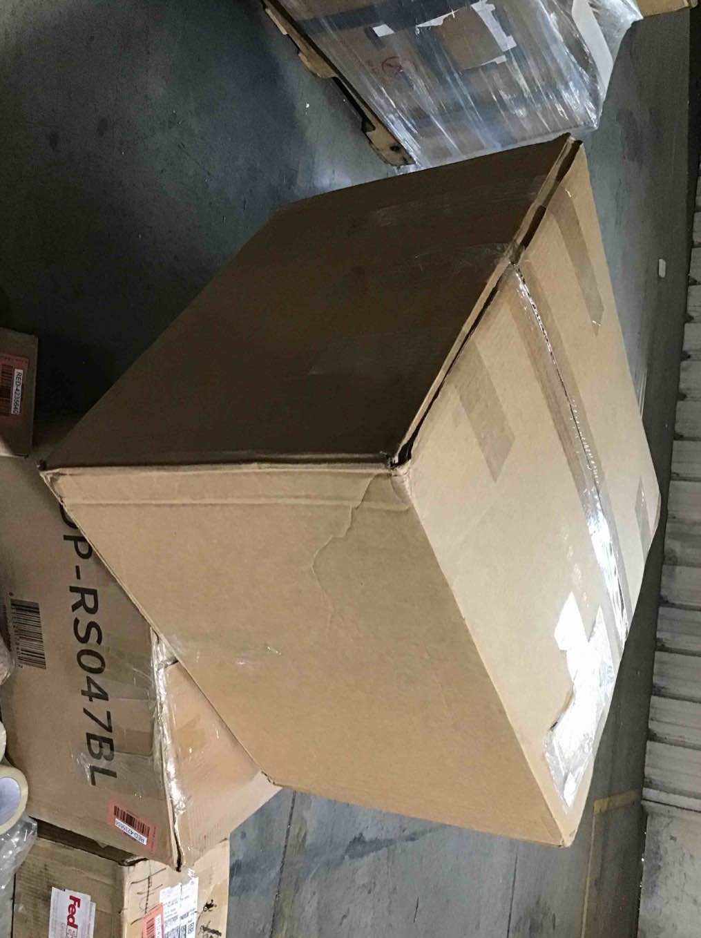 https://s3.amazonaws.com/lotting-images-prod/bidfta/RED4235665_1685128934591.jpeg