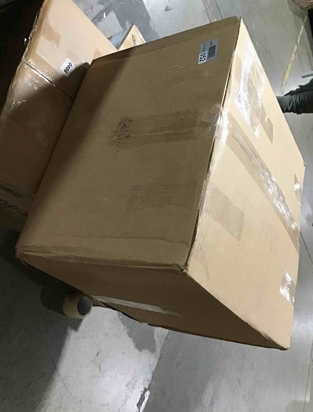 https://s3.amazonaws.com/lotting-images-prod/bidfta/RED4235666_1685128936299.jpeg