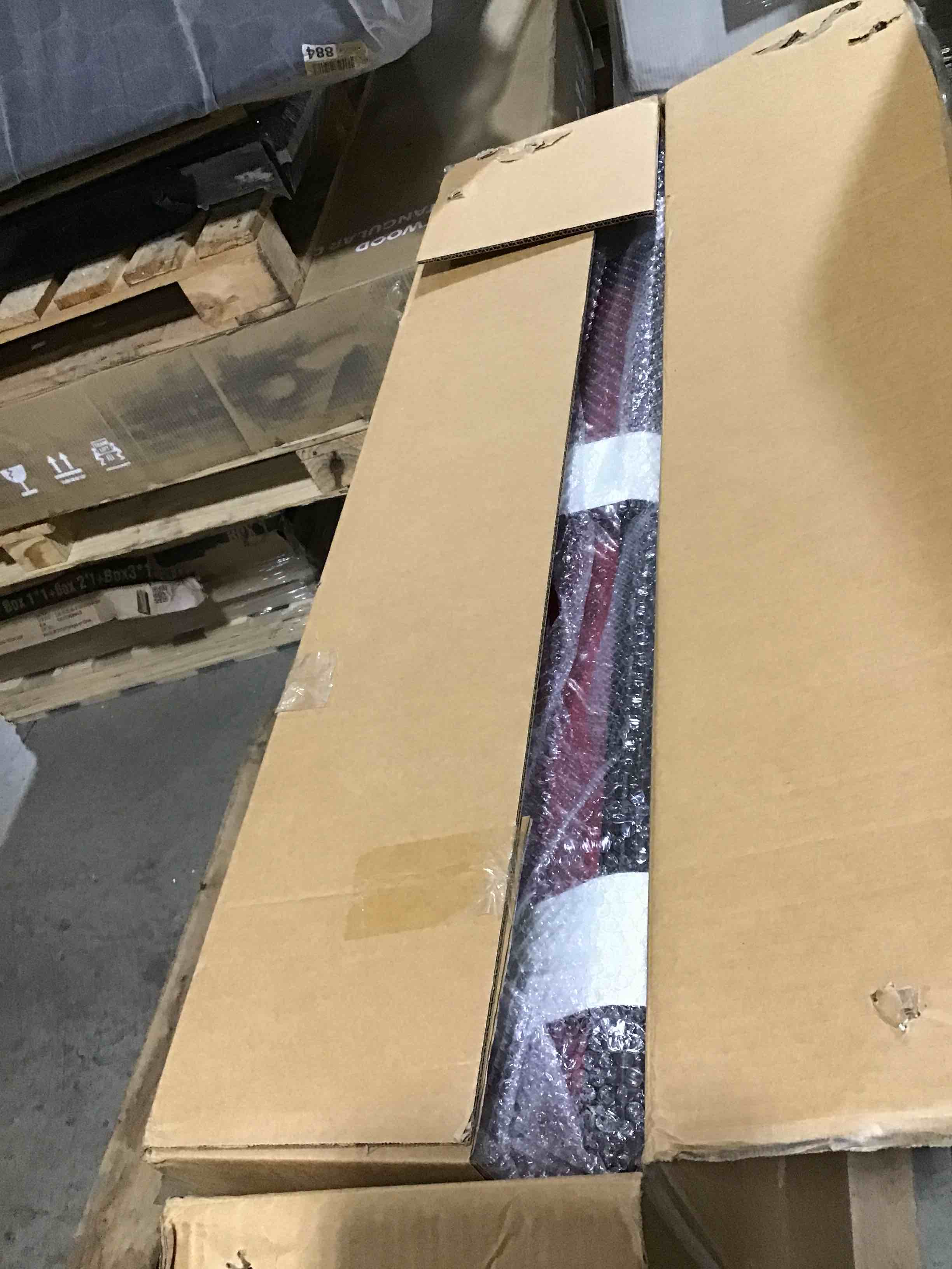 https://s3.amazonaws.com/lotting-images-prod/bidfta/RED4236261_1686841215808.jpeg