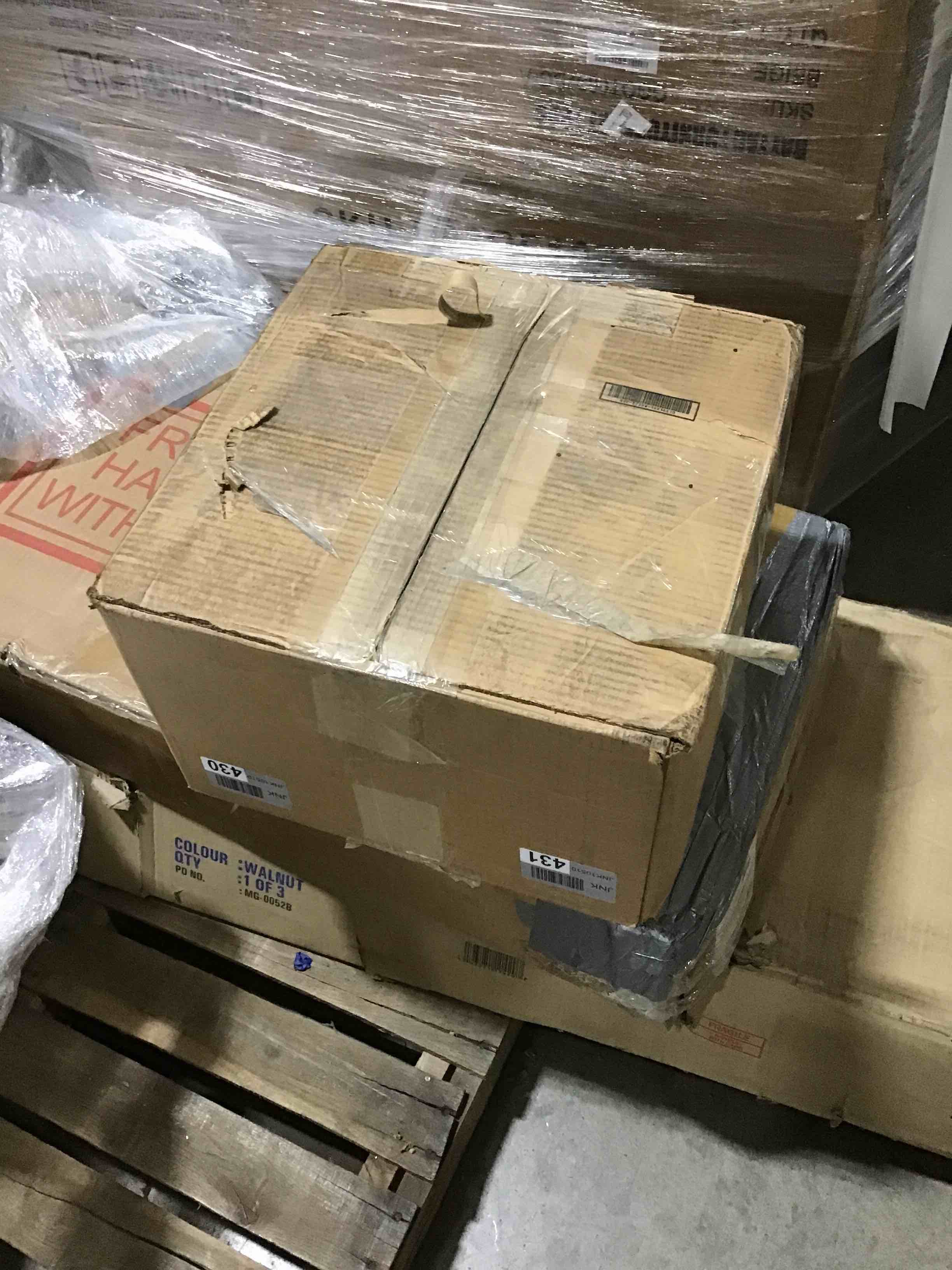 https://s3.amazonaws.com/lotting-images-prod/bidfta/RED4238872_1685130758799.jpeg