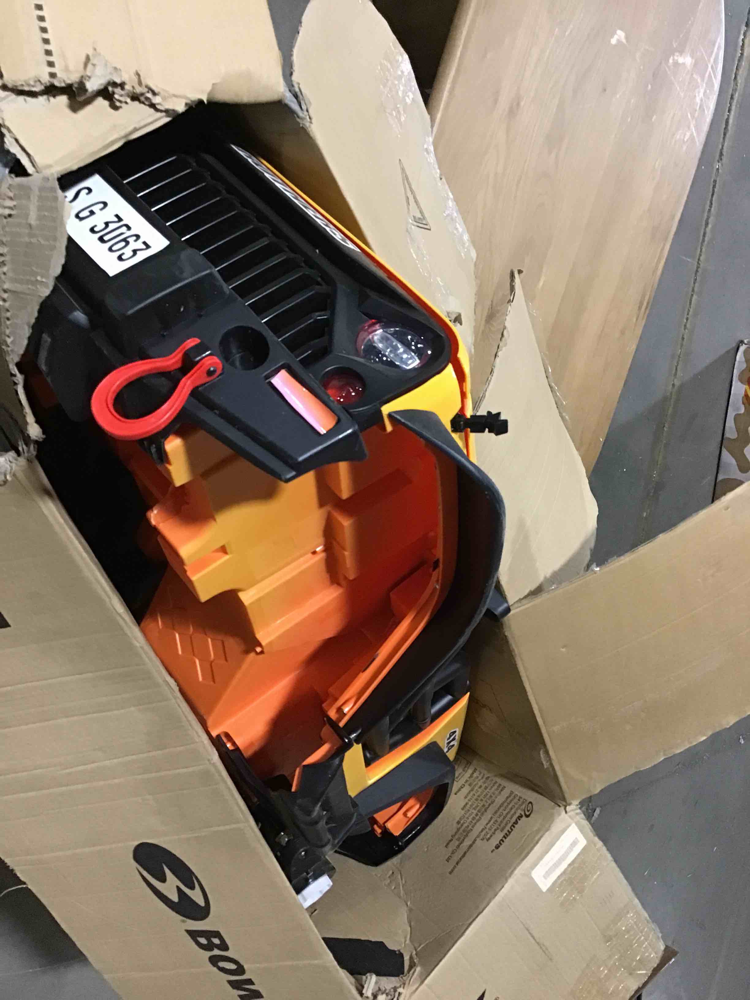 https://s3.amazonaws.com/lotting-images-prod/bidfta/RED4239101_1685979847547.jpeg