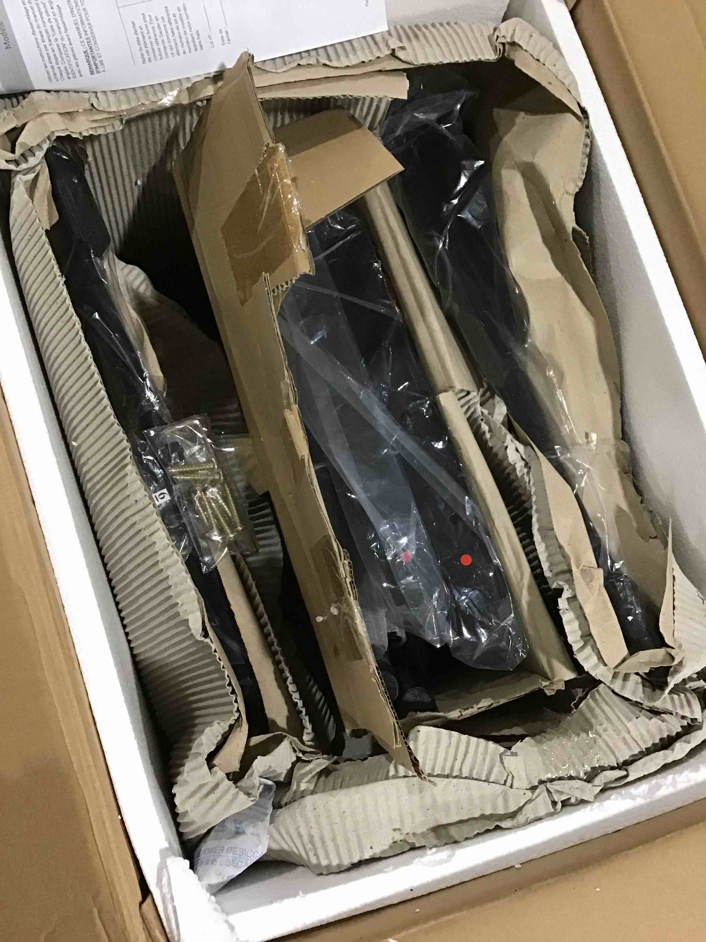 https://s3.amazonaws.com/lotting-images-prod/bidfta/RED4240435_1685186604490.jpeg