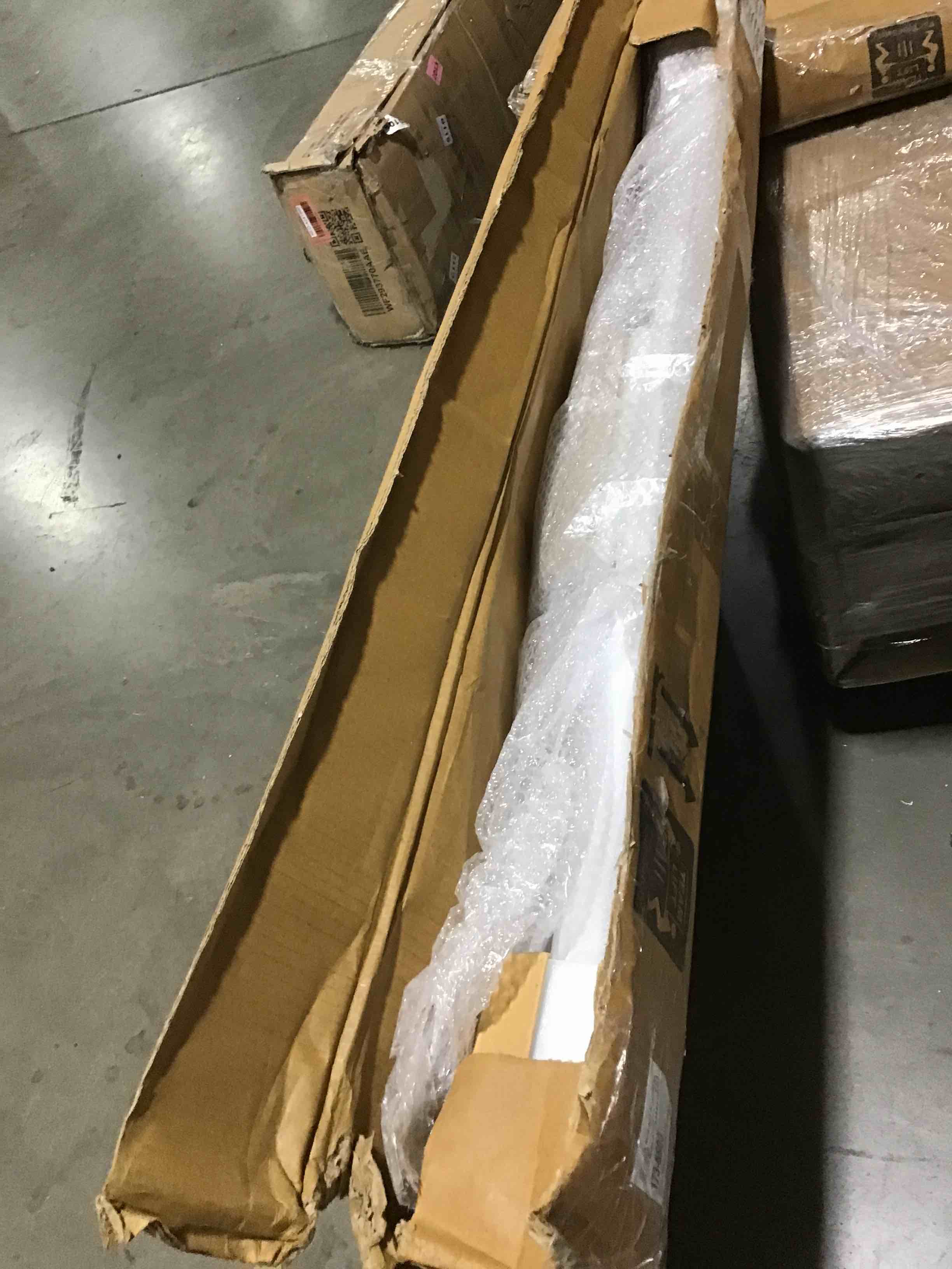 https://s3.amazonaws.com/lotting-images-prod/bidfta/RED4241991_1685458262905.jpeg
