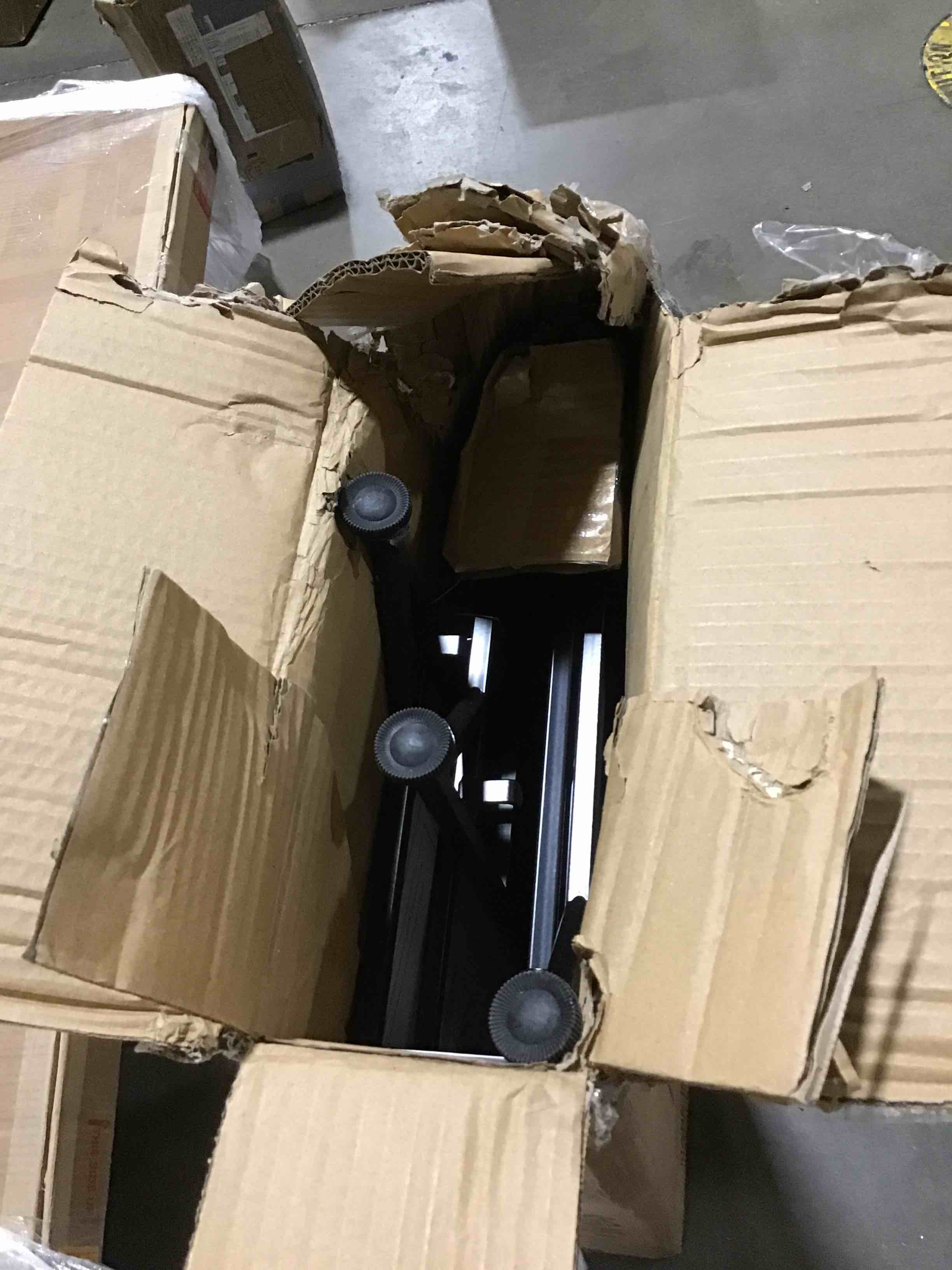 https://s3.amazonaws.com/lotting-images-prod/bidfta/RED4242005_1685466552705.jpeg