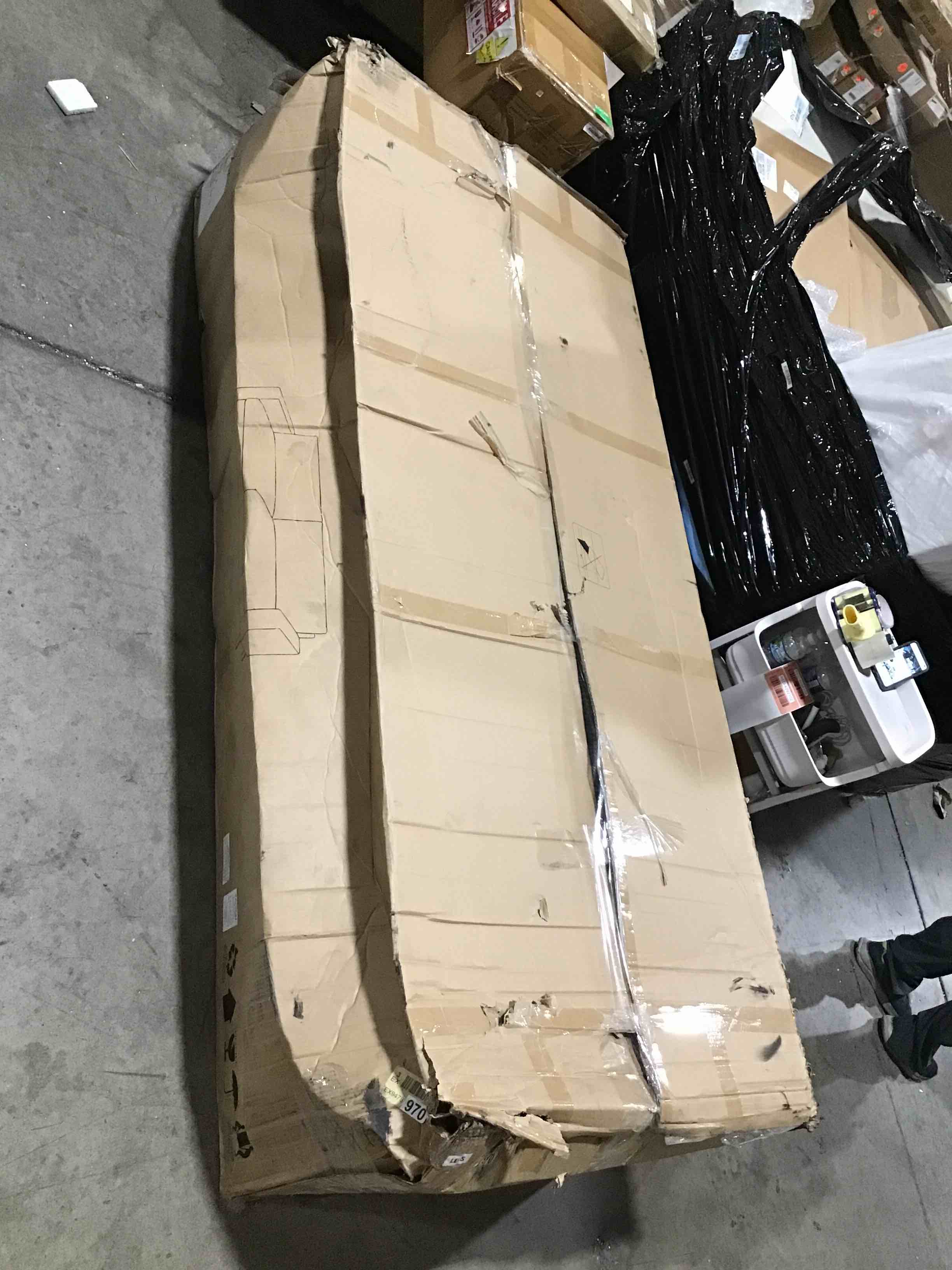 https://s3.amazonaws.com/lotting-images-prod/bidfta/RED4292102_1694021420890.jpeg