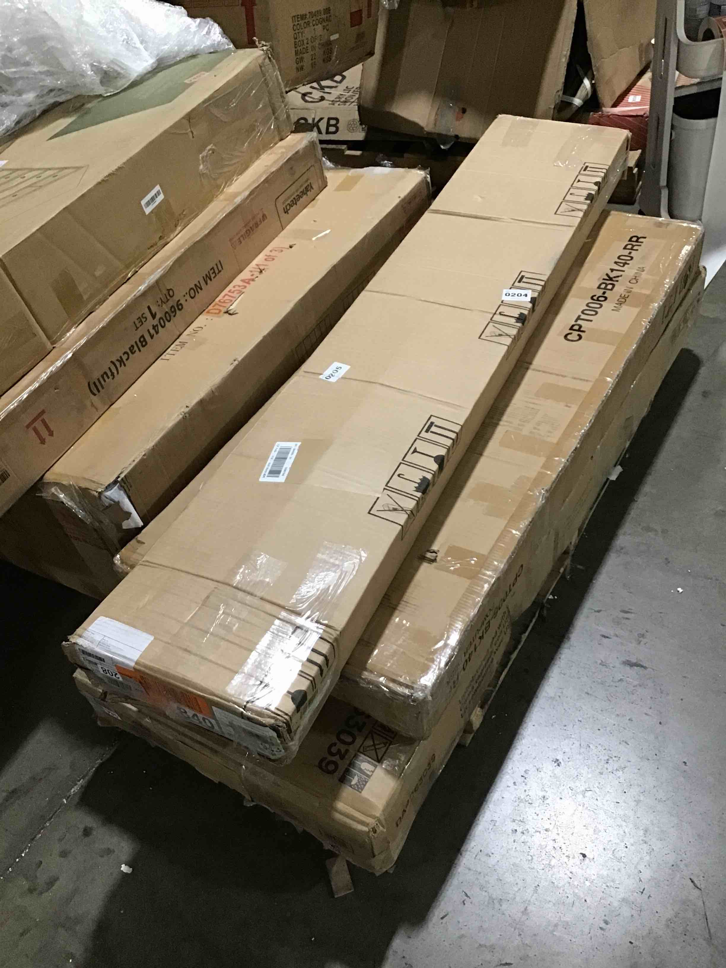 https://s3.amazonaws.com/lotting-images-prod/bidfta/RED4292148_1694094435969.jpeg