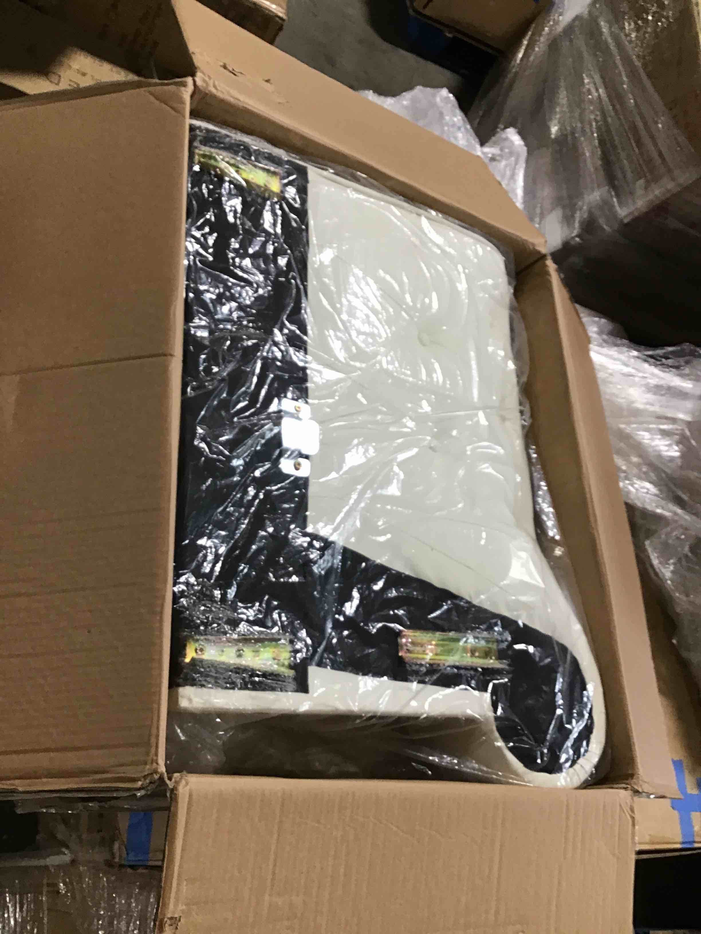 https://s3.amazonaws.com/lotting-images-prod/bidfta/RED4292428_1694537271536.jpeg