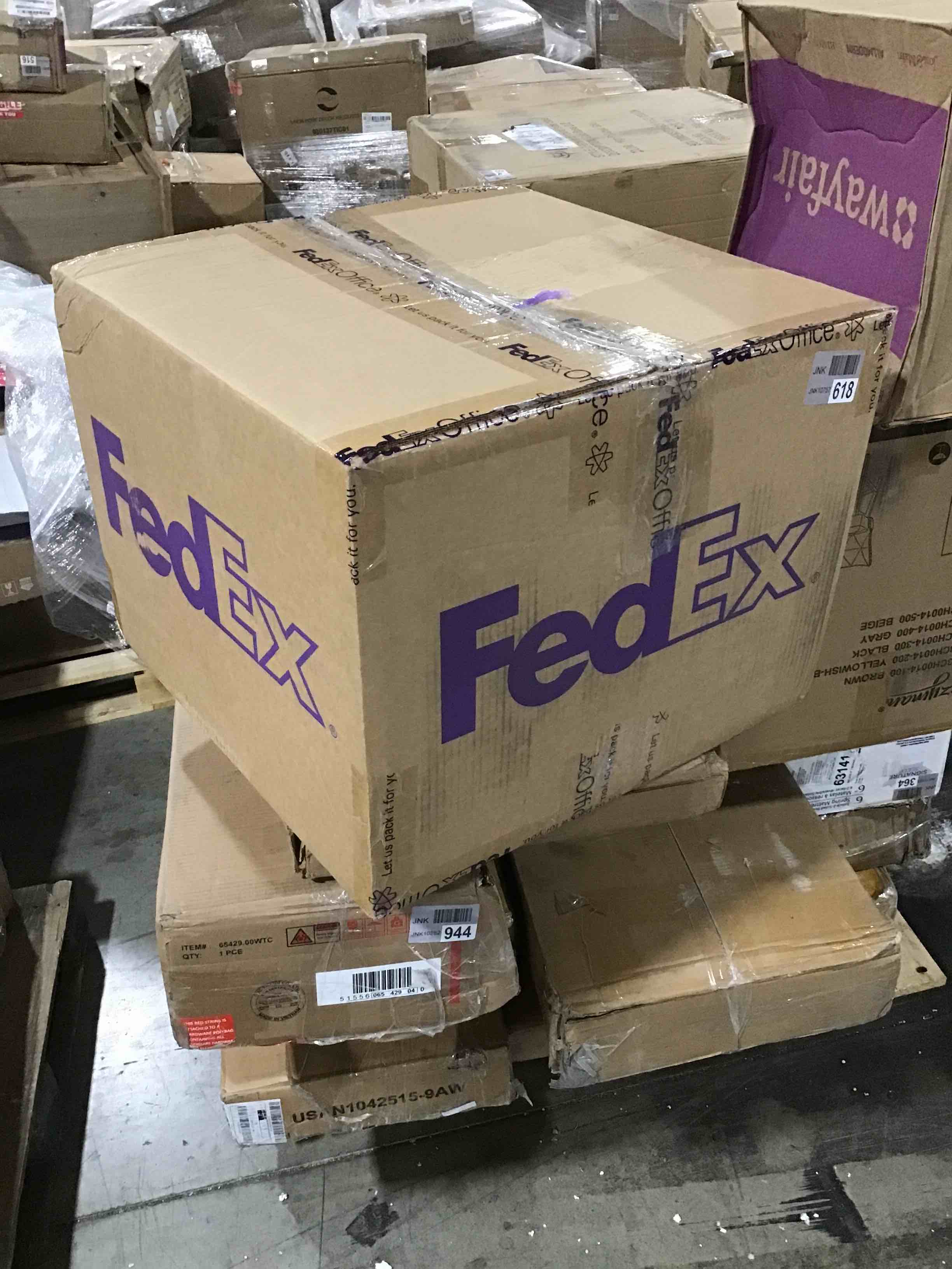 https://s3.amazonaws.com/lotting-images-prod/bidfta/RED4292640_1695050750092.jpeg