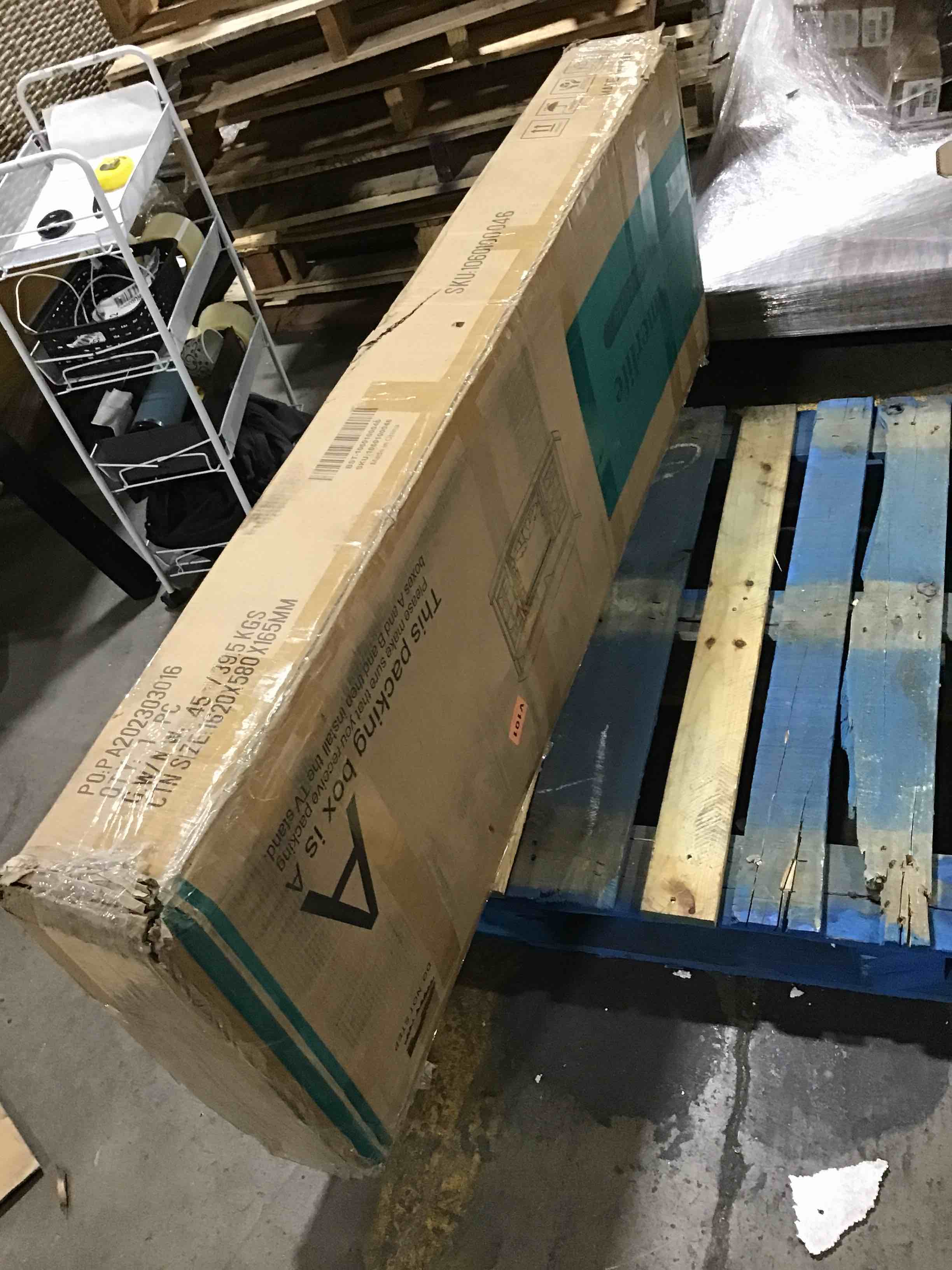 https://s3.amazonaws.com/lotting-images-prod/bidfta/RED4294245_1693507347944.jpeg