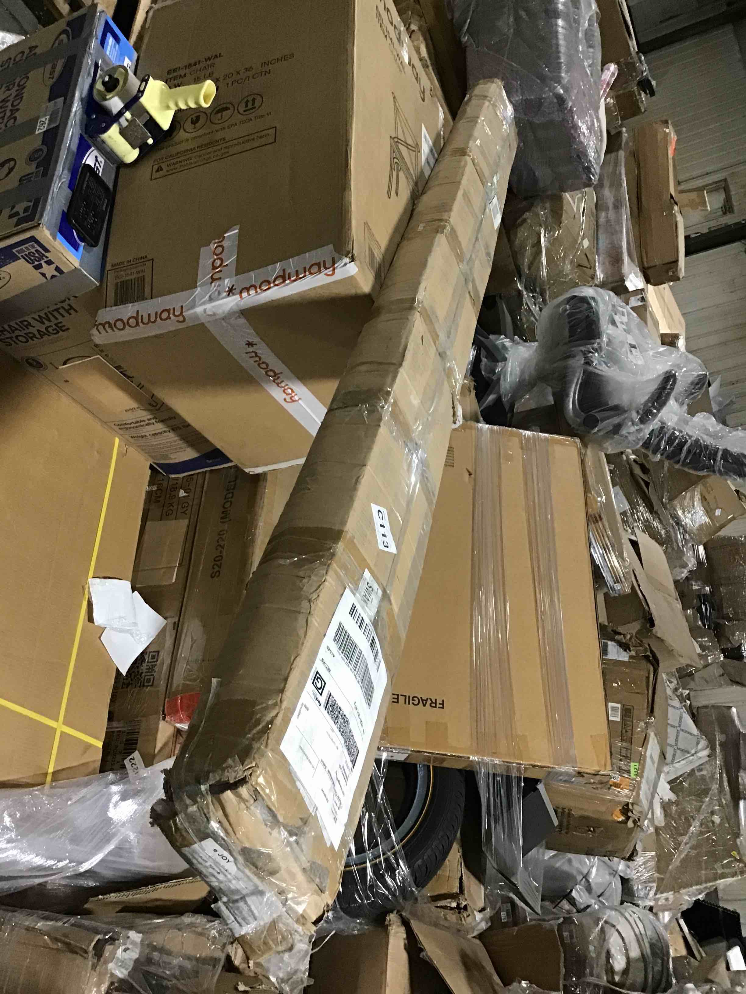 https://s3.amazonaws.com/lotting-images-prod/bidfta/RED4294466_1694002839765.jpeg