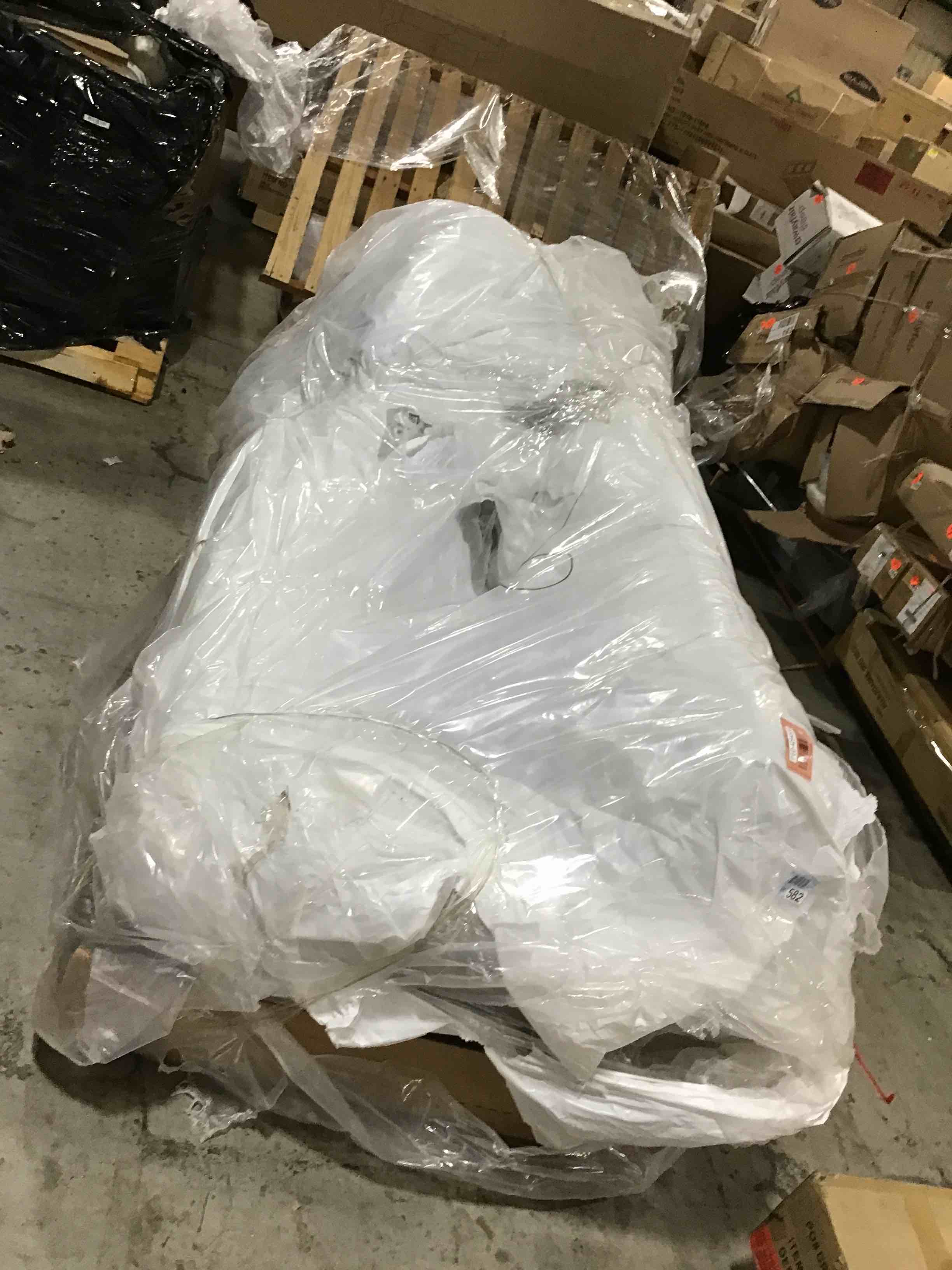 https://s3.amazonaws.com/lotting-images-prod/bidfta/RED4294506_1694020417717.jpeg