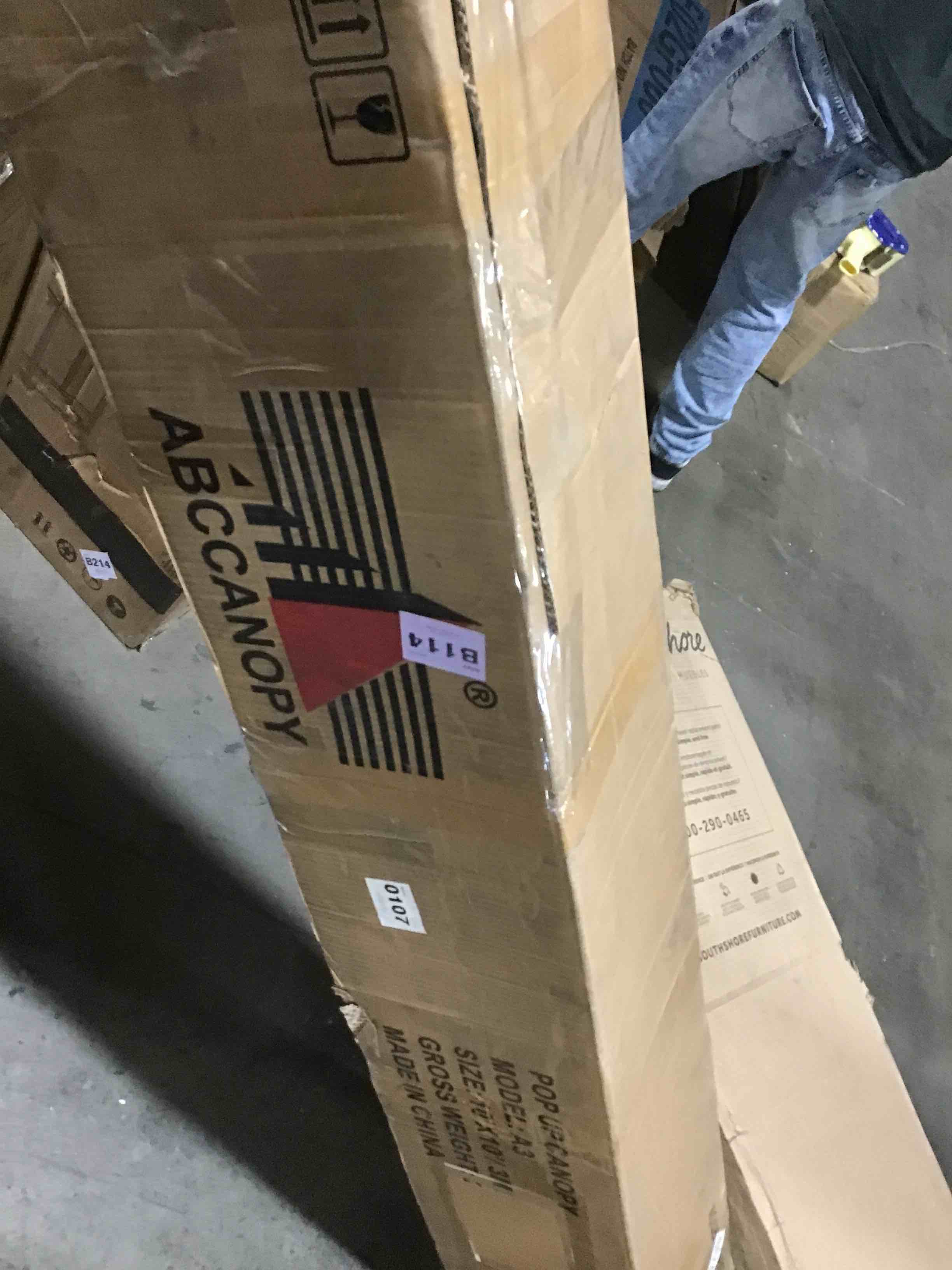 https://s3.amazonaws.com/lotting-images-prod/bidfta/RED4296994_1693488699600.jpeg
