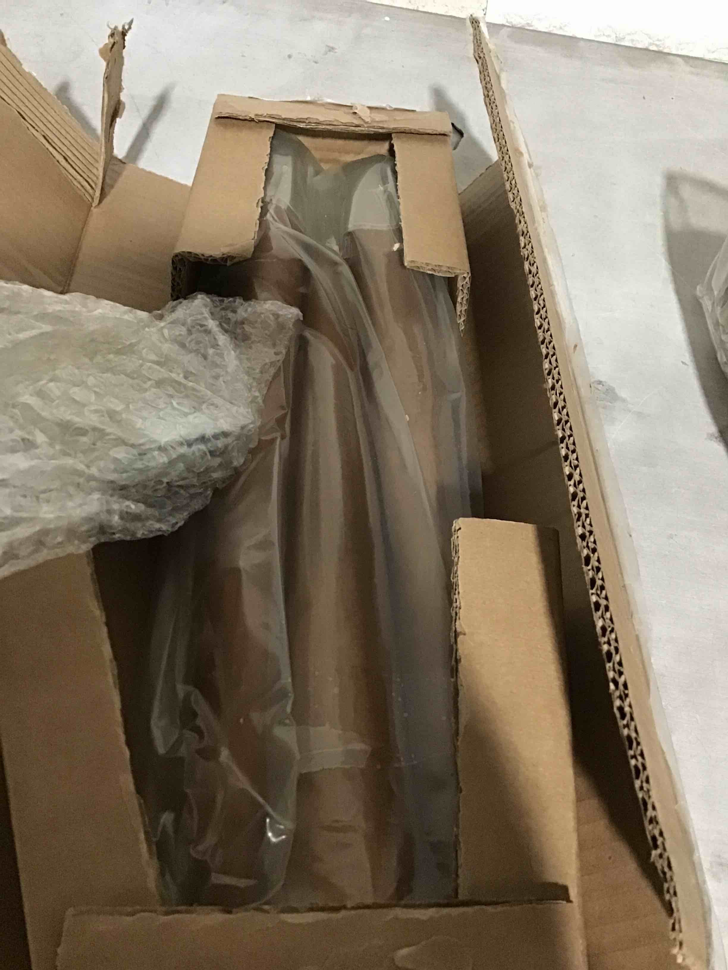 https://s3.amazonaws.com/lotting-images-prod/bidfta/RED4298196_1690807475568.jpeg