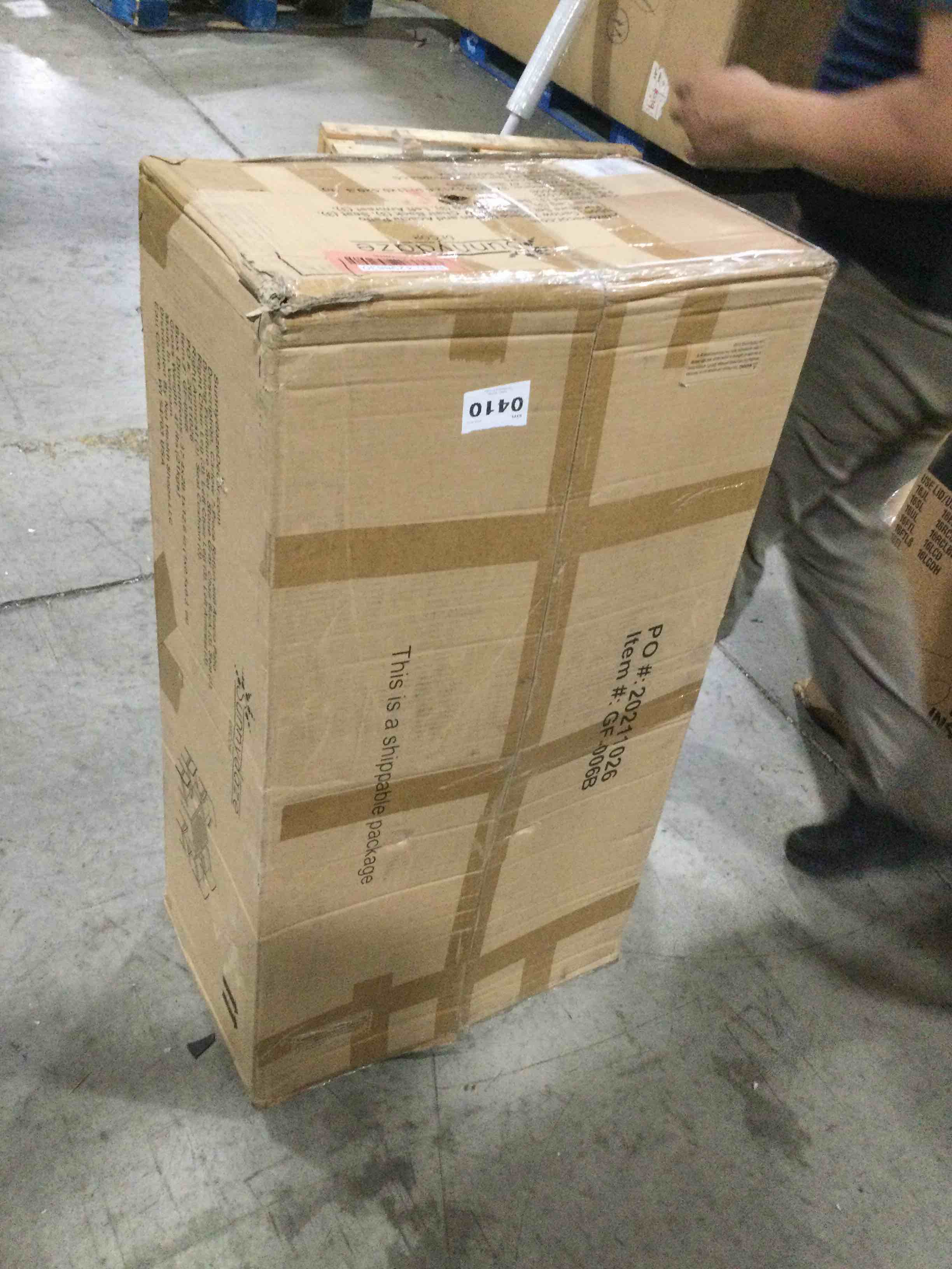 https://s3.amazonaws.com/lotting-images-prod/bidfta/RED4298830_1691171263970.jpeg