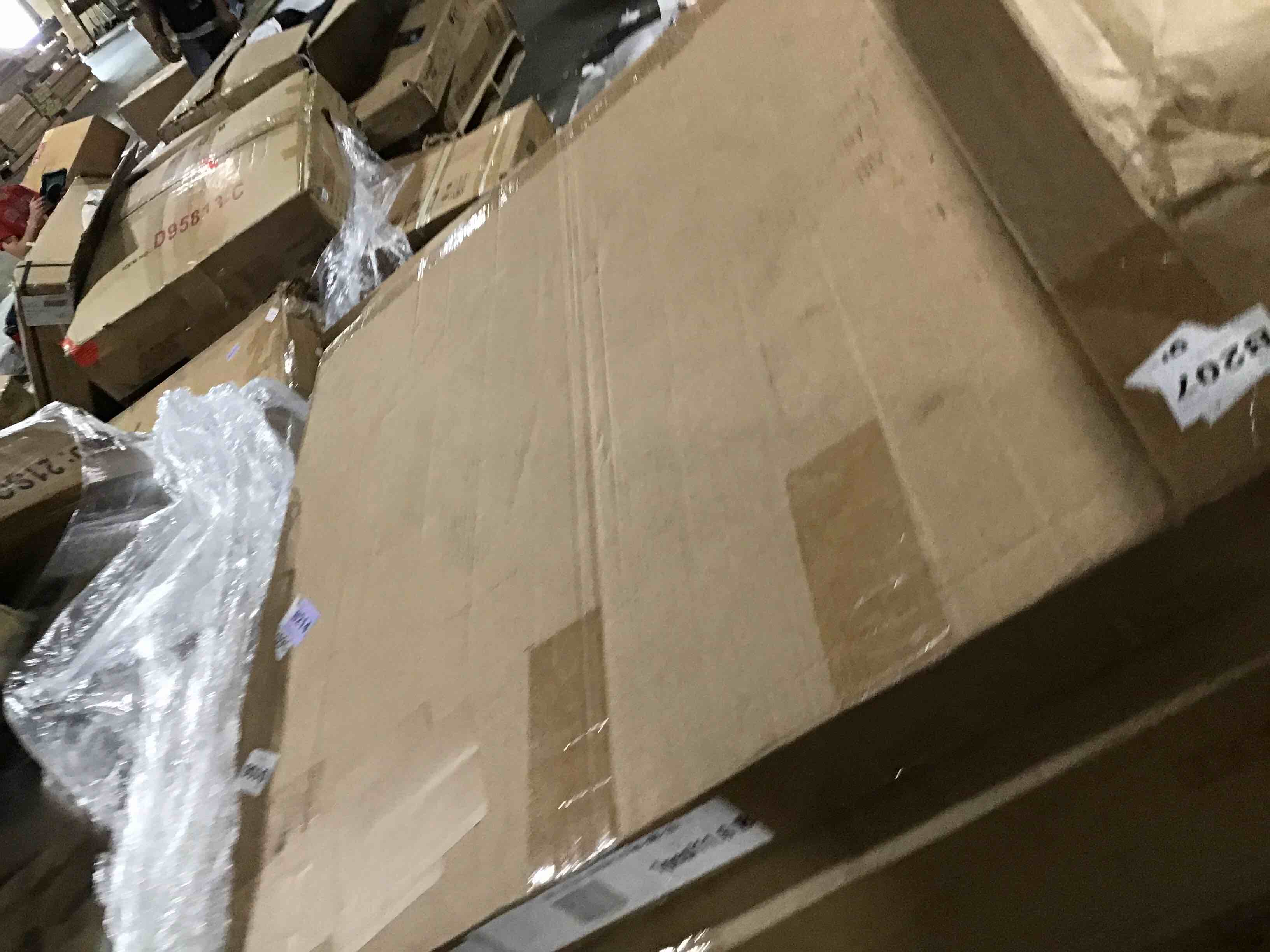 https://s3.amazonaws.com/lotting-images-prod/bidfta/RED4299923_1690573924292.jpeg