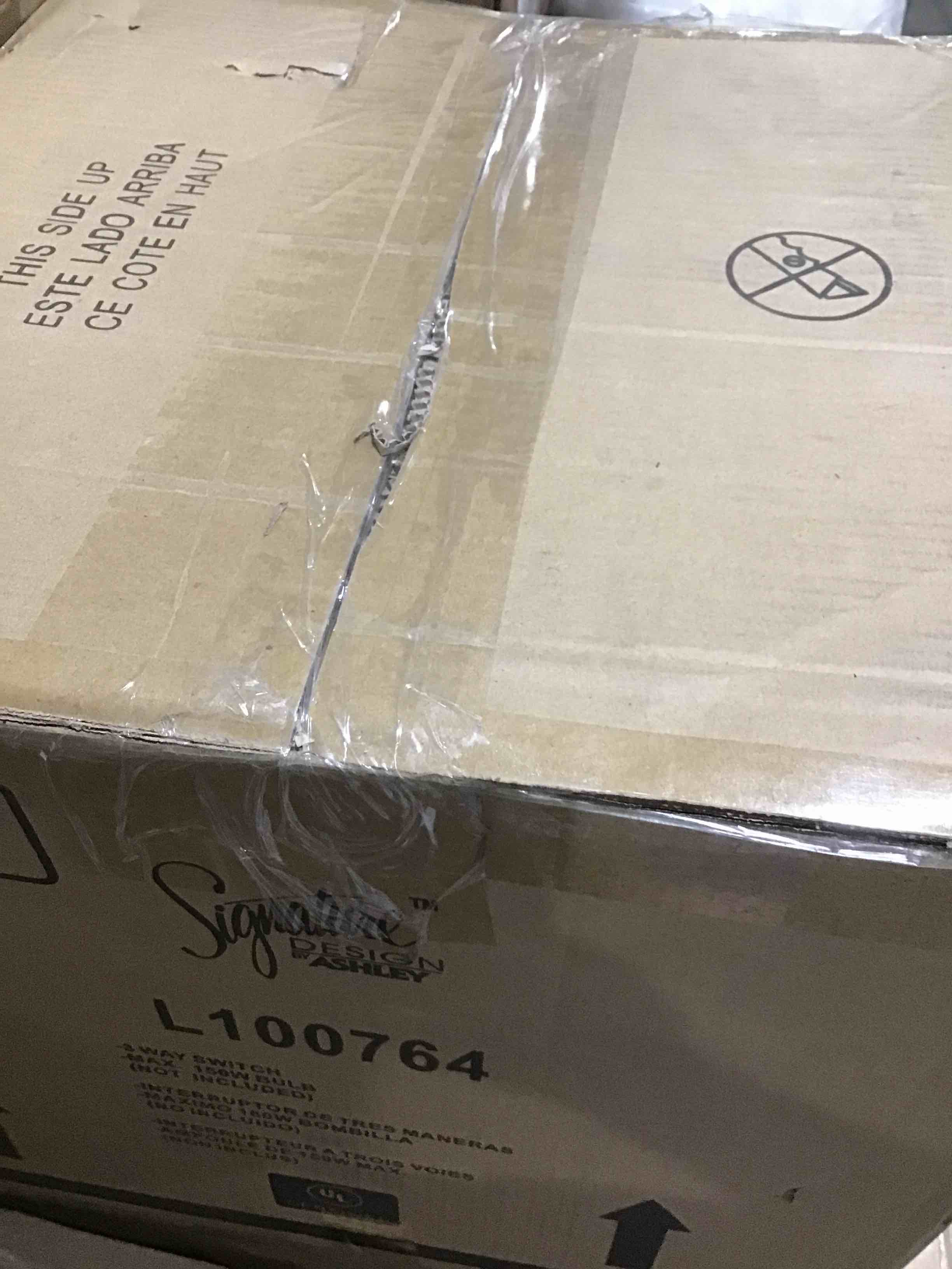 https://s3.amazonaws.com/lotting-images-prod/bidfta/RED4300054_1690822095299.jpeg