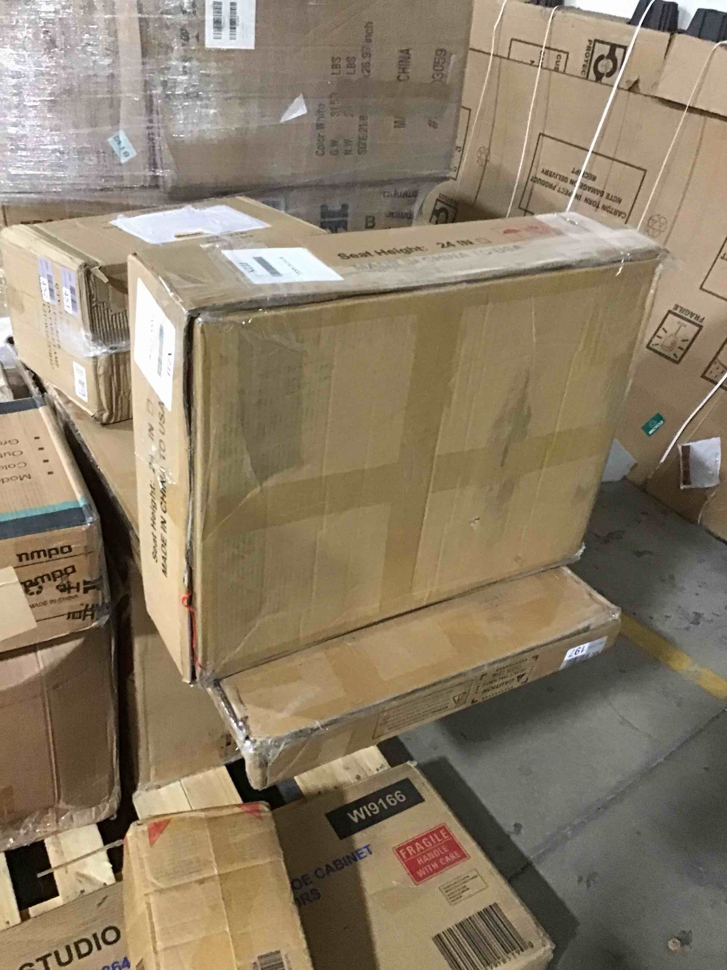 https://s3.amazonaws.com/lotting-images-prod/bidfta/RED4301008_1692644358149.jpeg