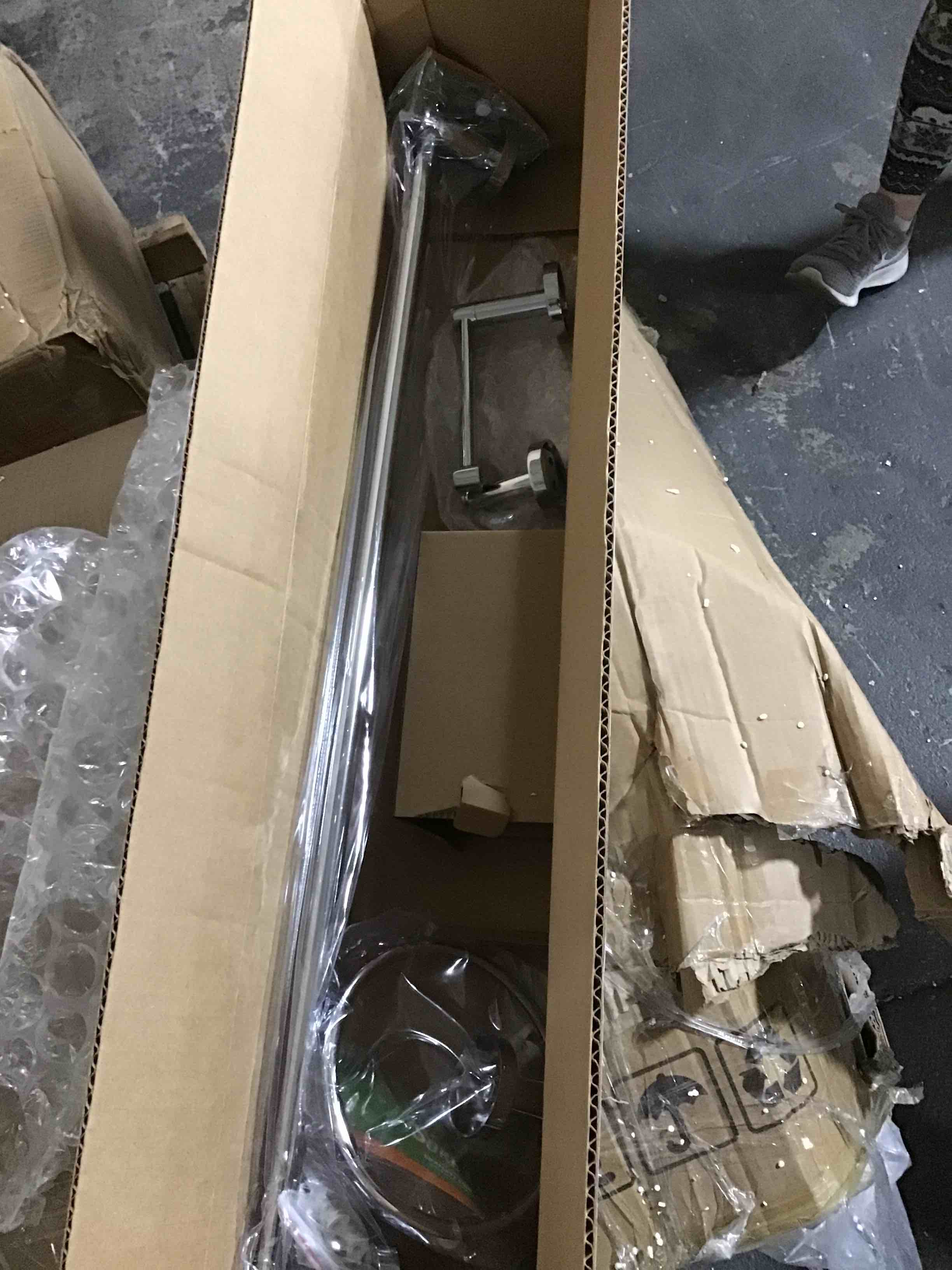 https://s3.amazonaws.com/lotting-images-prod/bidfta/RED4301601_1693574117619.jpeg