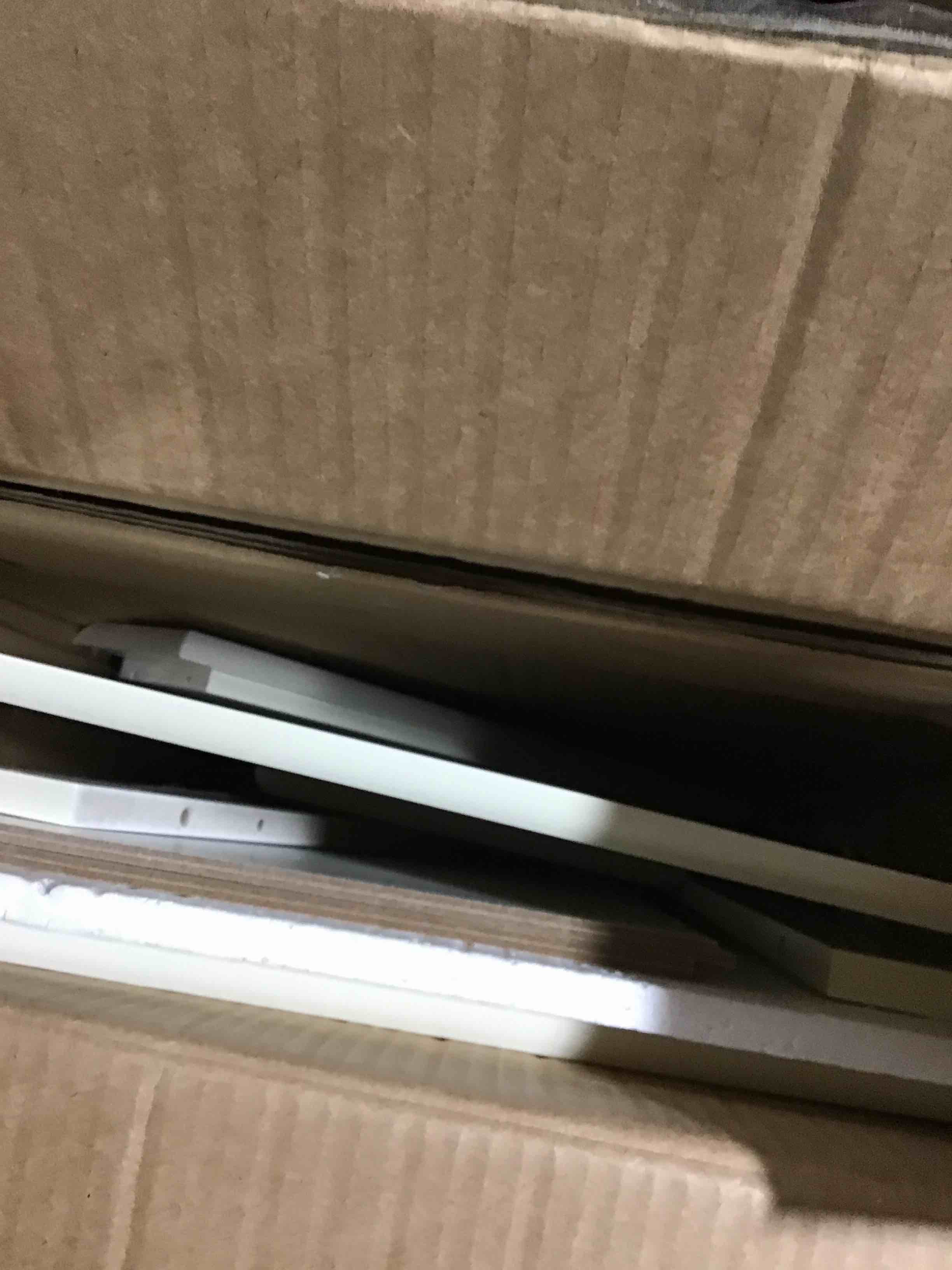 https://s3.amazonaws.com/lotting-images-prod/bidfta/RED4301679_1693923625561.jpeg