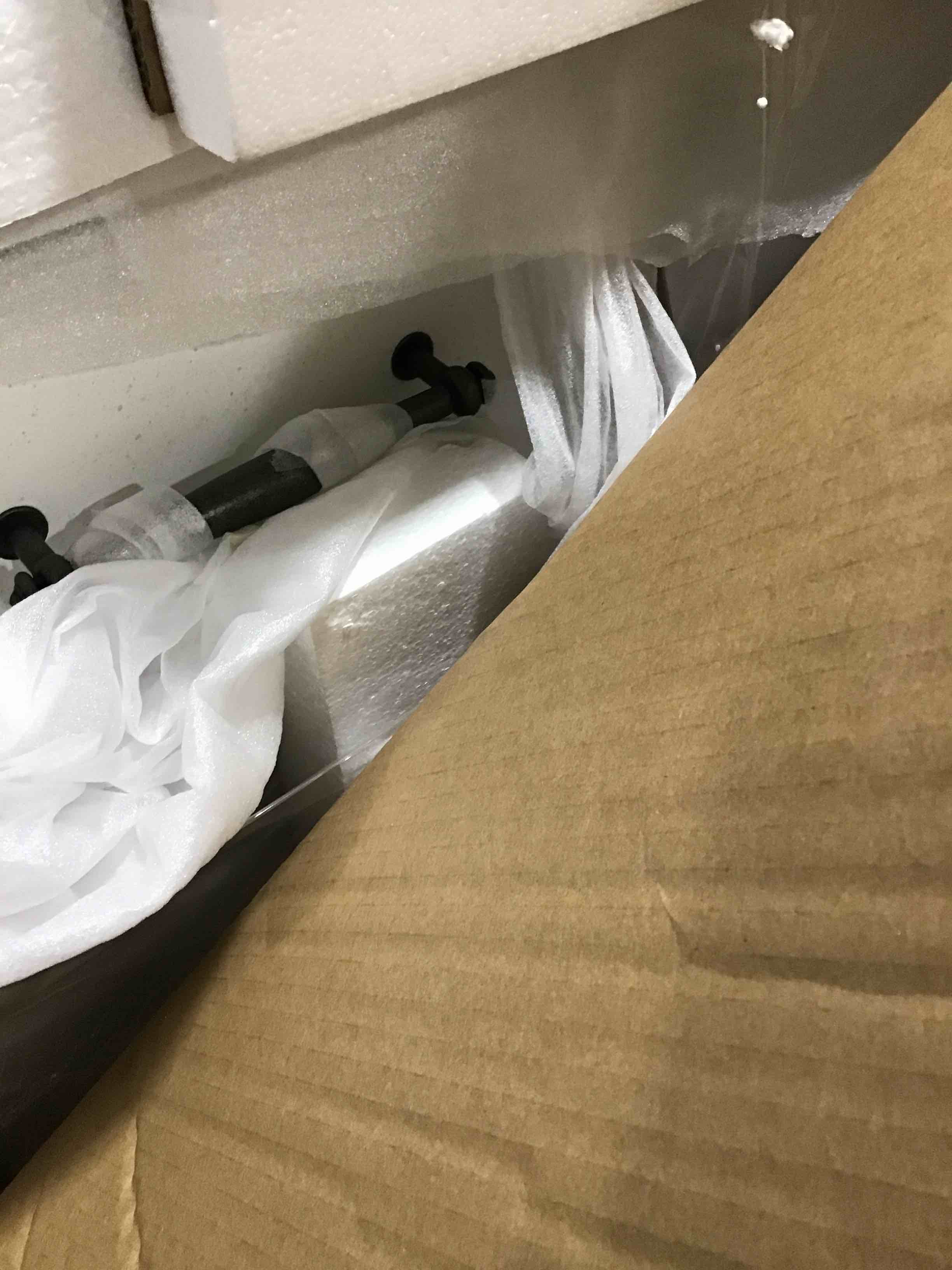 https://s3.amazonaws.com/lotting-images-prod/bidfta/RED4301794_1694086936178.jpeg