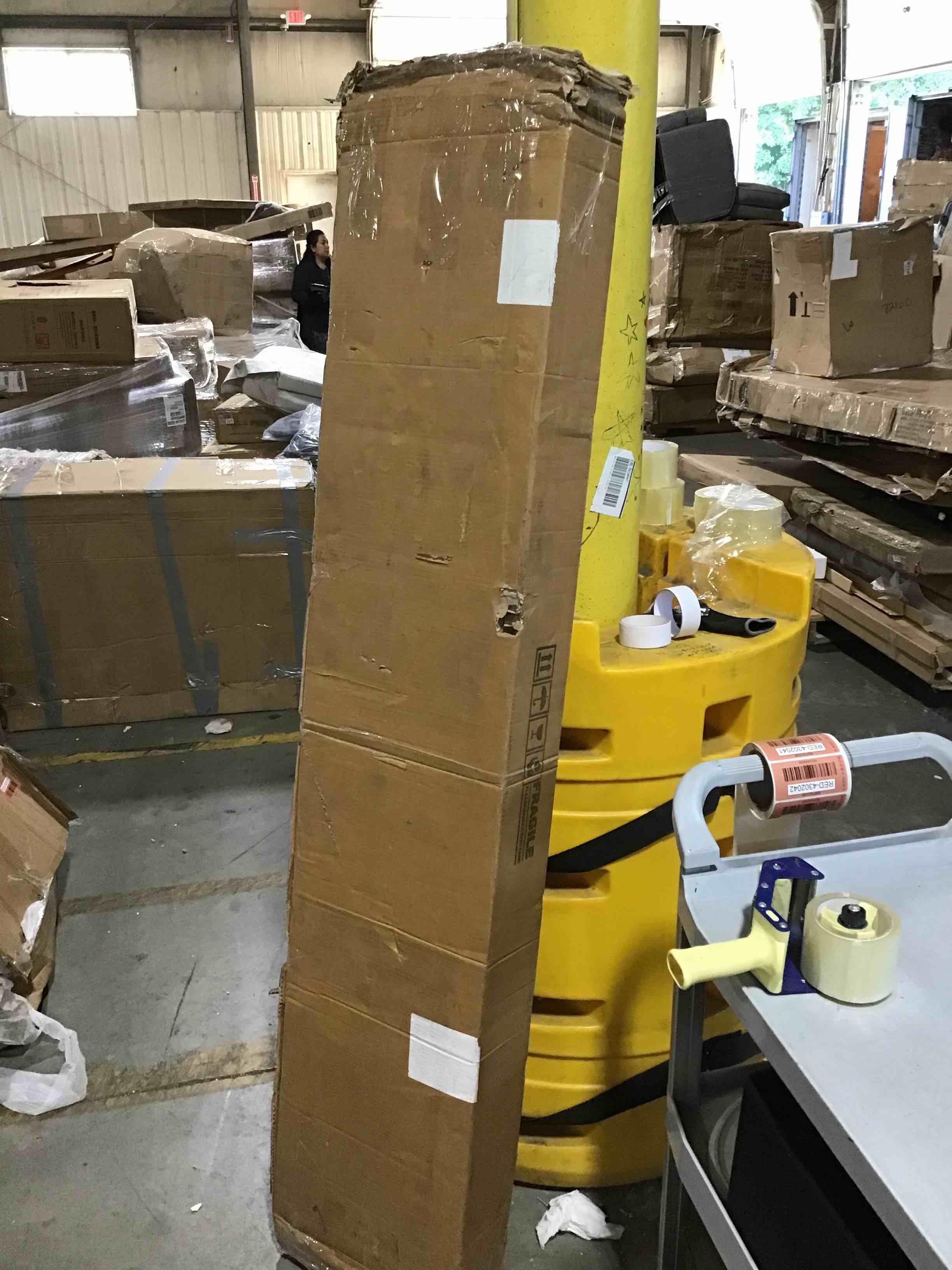 https://s3.amazonaws.com/lotting-images-prod/bidfta/RED4302040_1694446199286.jpeg
