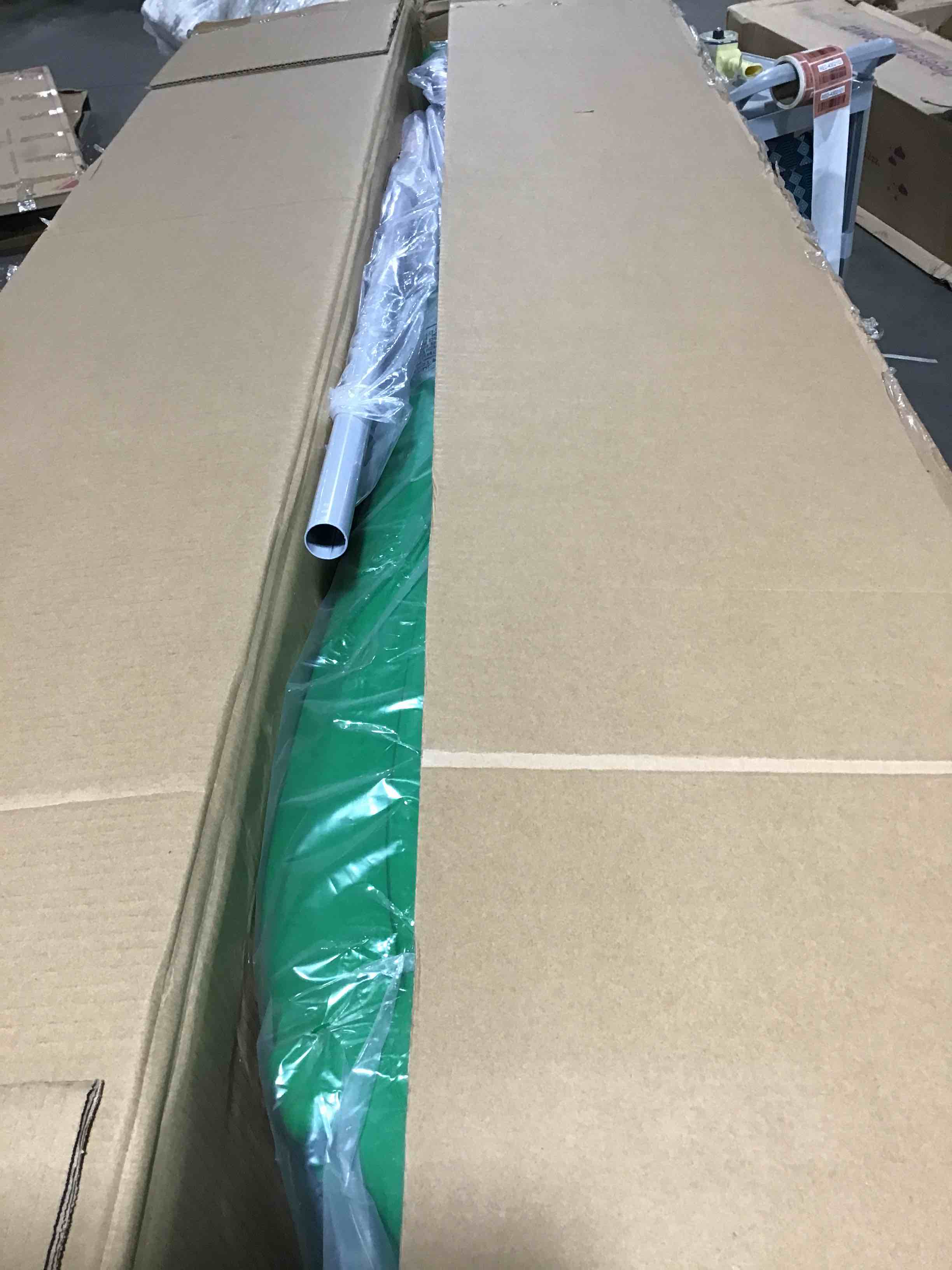 https://s3.amazonaws.com/lotting-images-prod/bidfta/RED4302101_1694536584774.jpeg