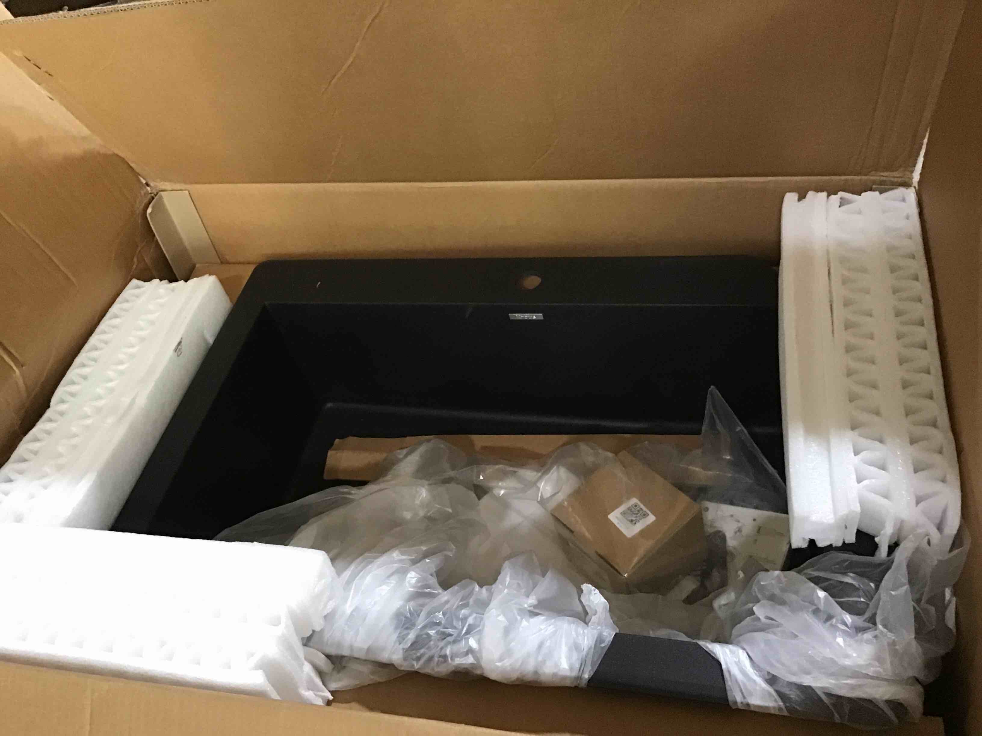 https://s3.amazonaws.com/lotting-images-prod/bidfta/RED4303240_1693929150604.jpeg