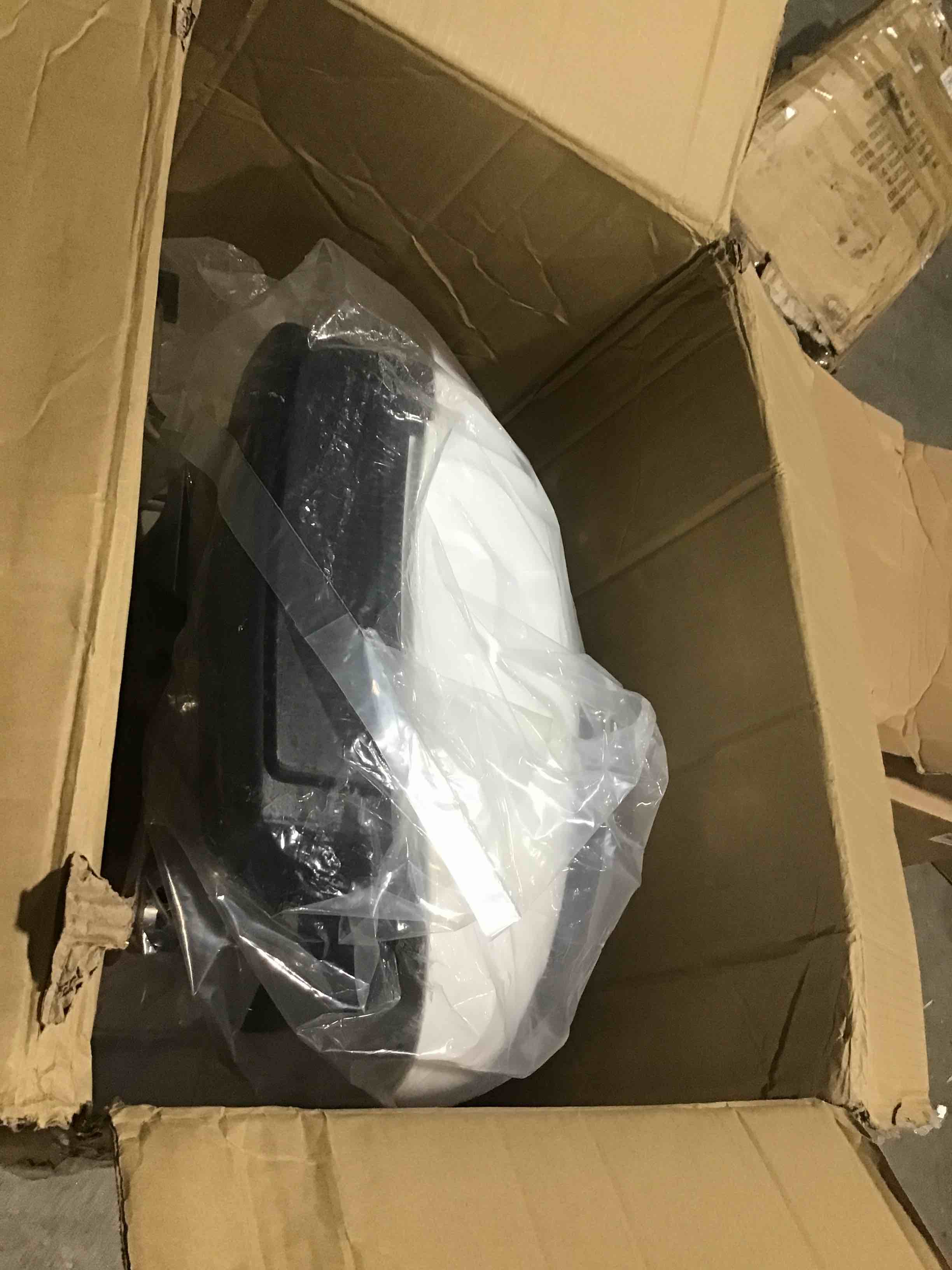 https://s3.amazonaws.com/lotting-images-prod/bidfta/RED4303712_1694107249769.jpeg