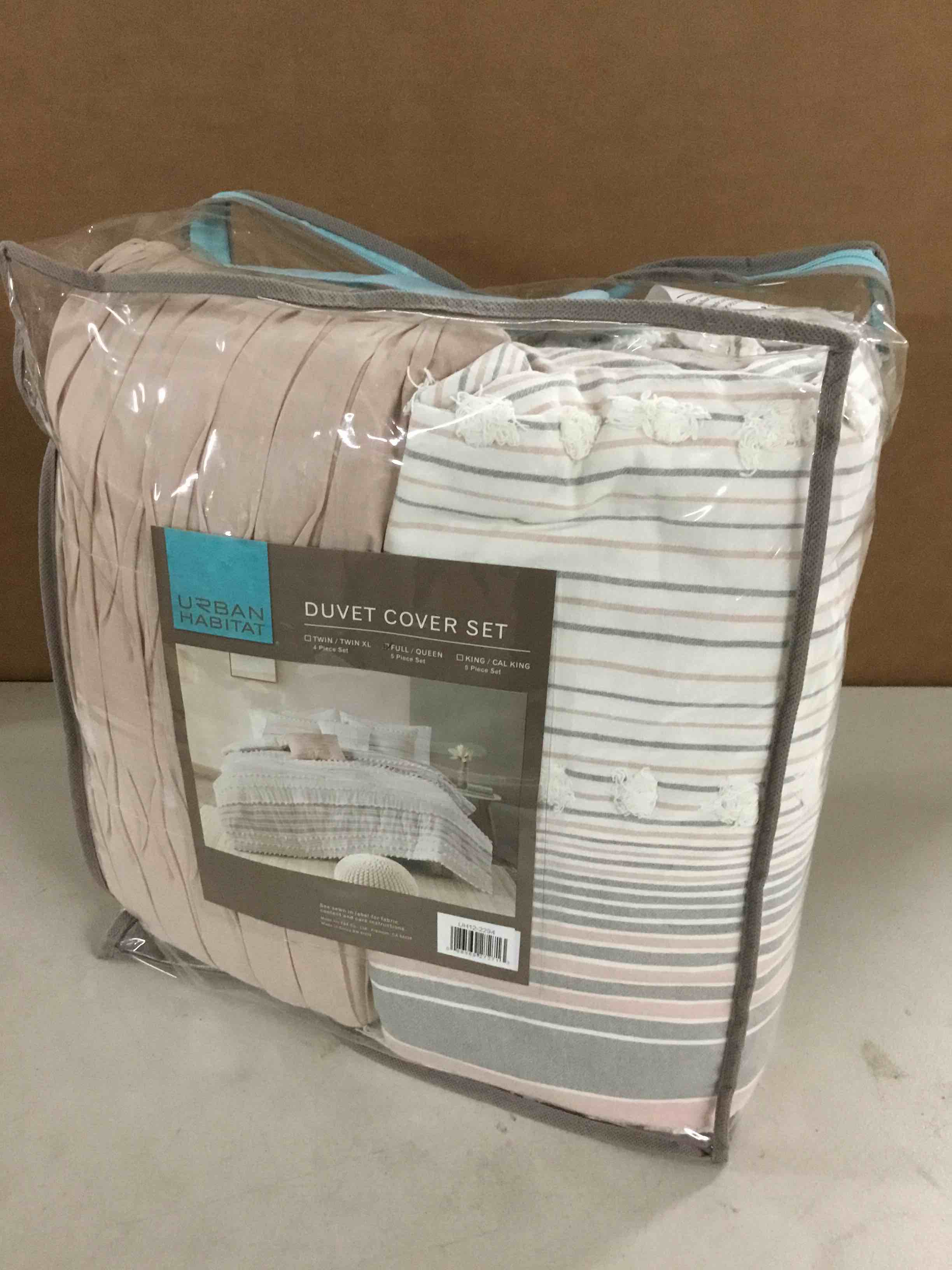 https://s3.amazonaws.com/lotting-images-prod/bidfta/RED4312828_1681221041254.jpeg