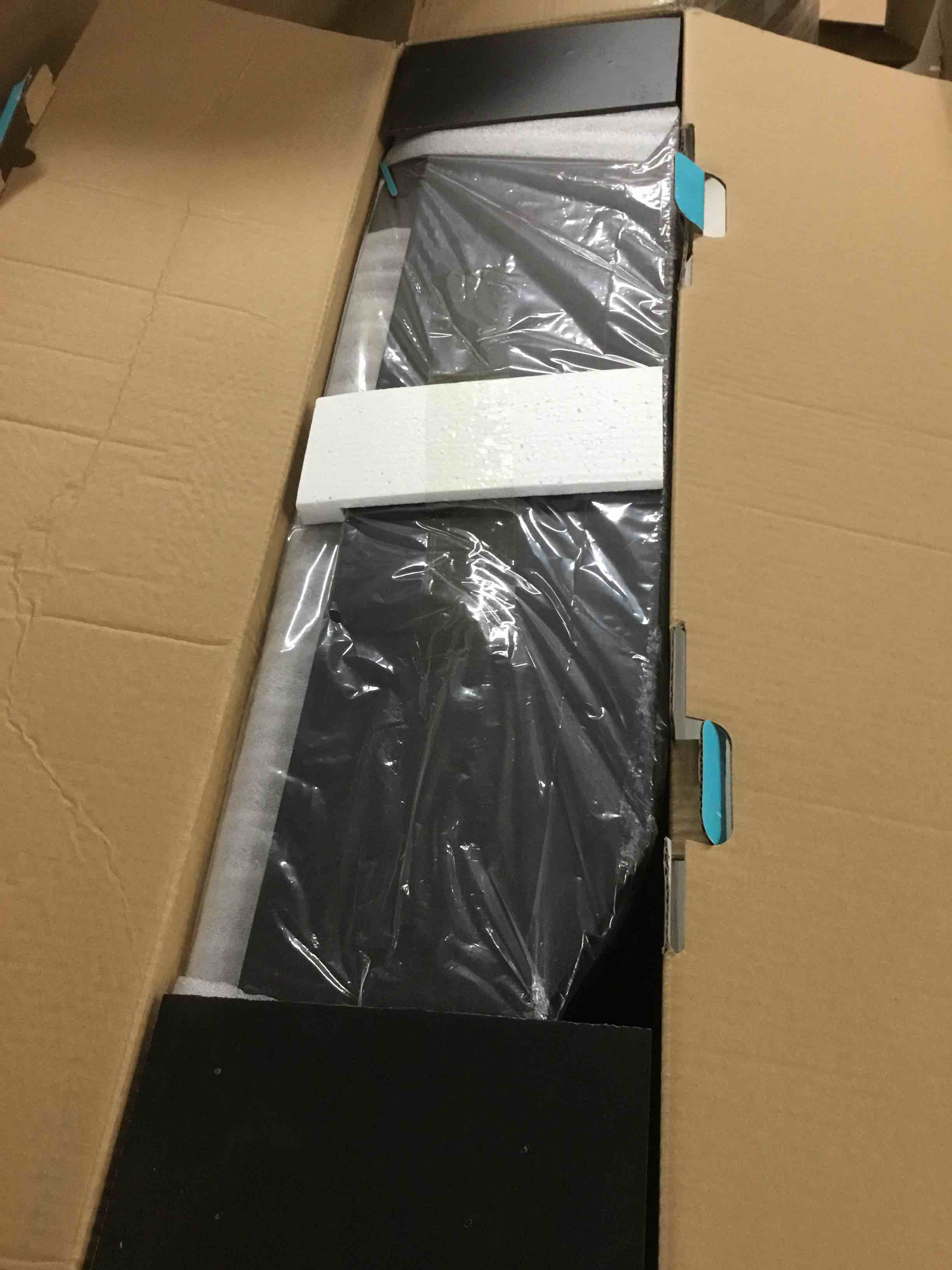 https://s3.amazonaws.com/lotting-images-prod/bidfta/RED4312878_1681304081778.jpeg